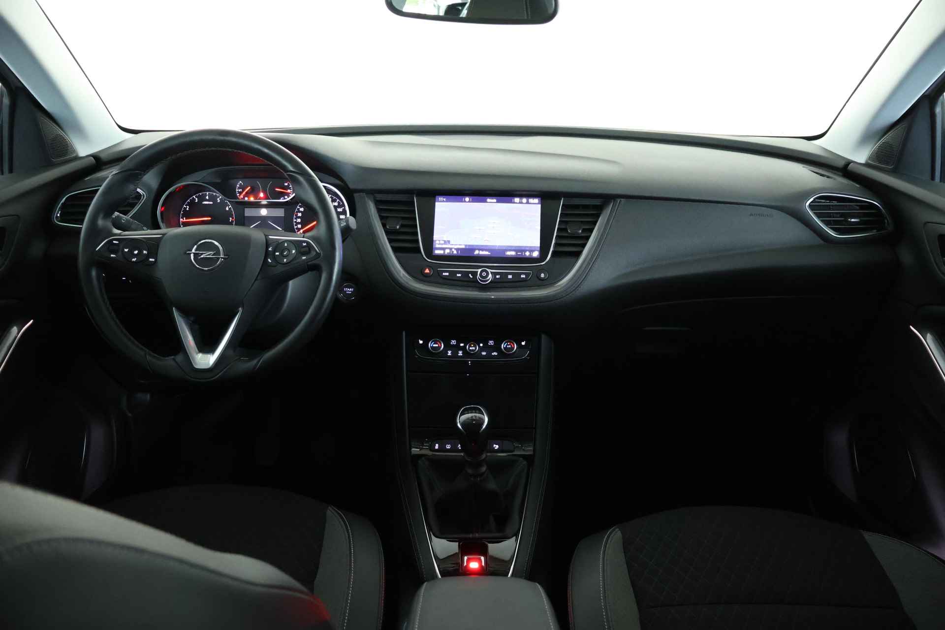 Opel Grandland X 1.2 Turbo Innovation / Panorama / Navi / LED / CarPlay / Clima - 26/28