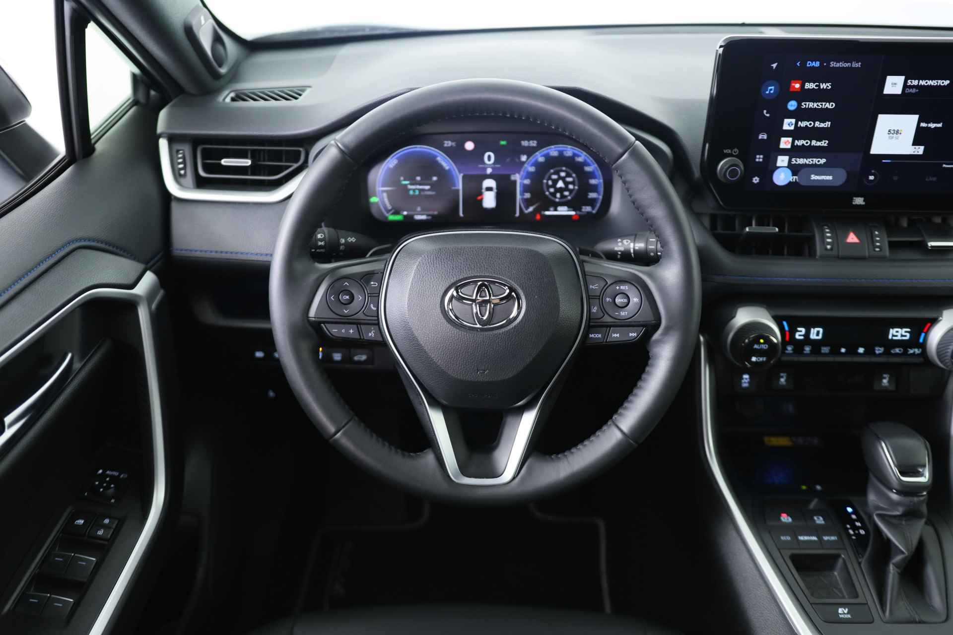 Toyota RAV4 Toyota RAV4 2.5 Hybrid Style Bi-Tone | Adaptive Cruise | Stoel-/stuurverwarming | 360 Camera | Navigatie | JBL | Apple Carplay & - 34/40