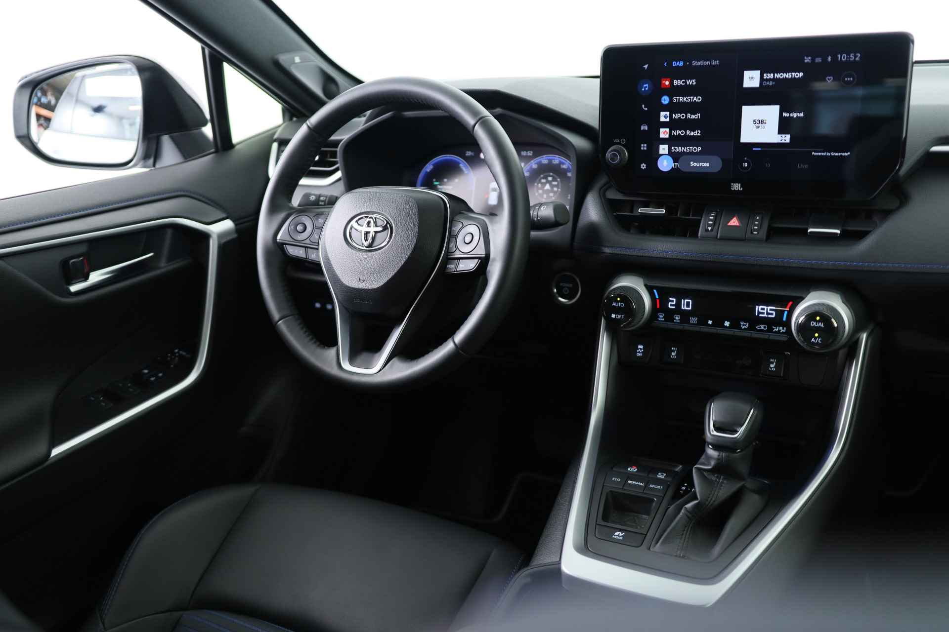 Toyota RAV4 Toyota RAV4 2.5 Hybrid Style Bi-Tone | Adaptive Cruise | Stoel-/stuurverwarming | 360 Camera | Navigatie | JBL | Apple Carplay & - 35/40