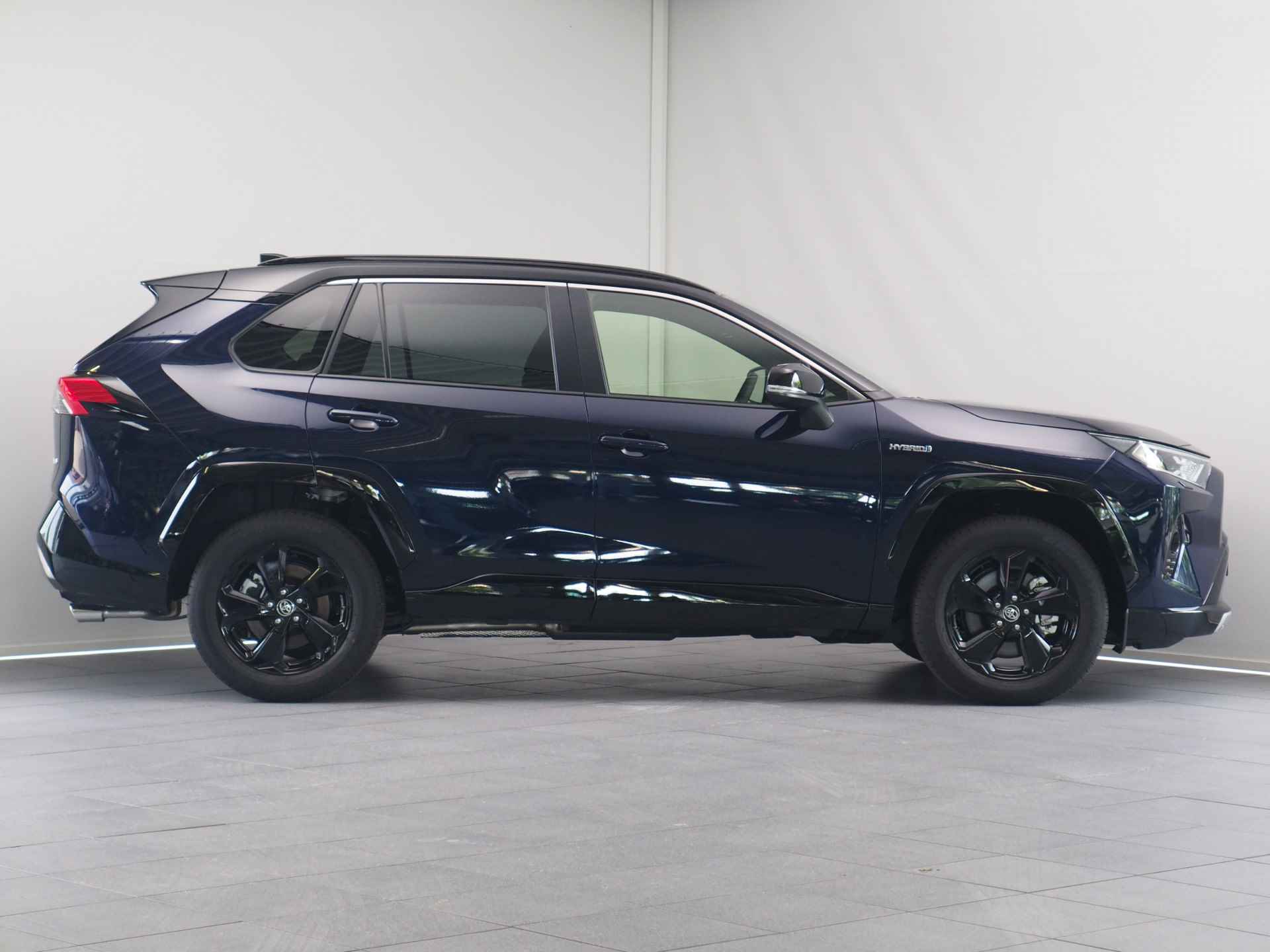 Toyota RAV4 2.5 Hybrid Style Bi-Tone | Stuur- en Stoelverwarming | Adaptive Cruise Control | Achteruitrijcamera | Apple CarPlay/ Android Auto | Draadloze Telefoonlader | Pre-Collision System | Elektrische Achterklep | Verwarmde - 5/24