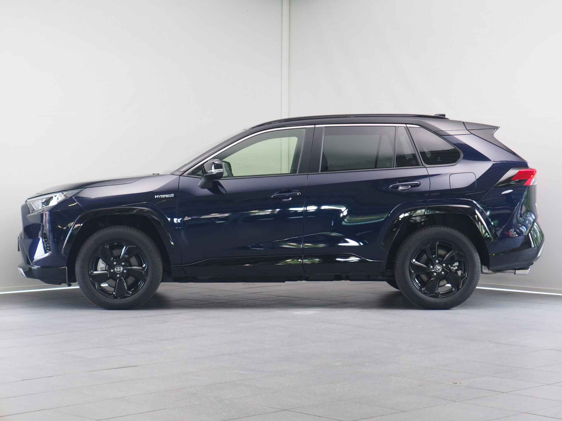 Toyota RAV4 2.5 Hybrid Style Bi-Tone | Stuur- en Stoelverwarming | Adaptive Cruise Control | Achteruitrijcamera | Apple CarPlay/ Android Auto | Draadloze Telefoonlader | Pre-Collision System | Elektrische Achterklep | Verwarmde - 10/24