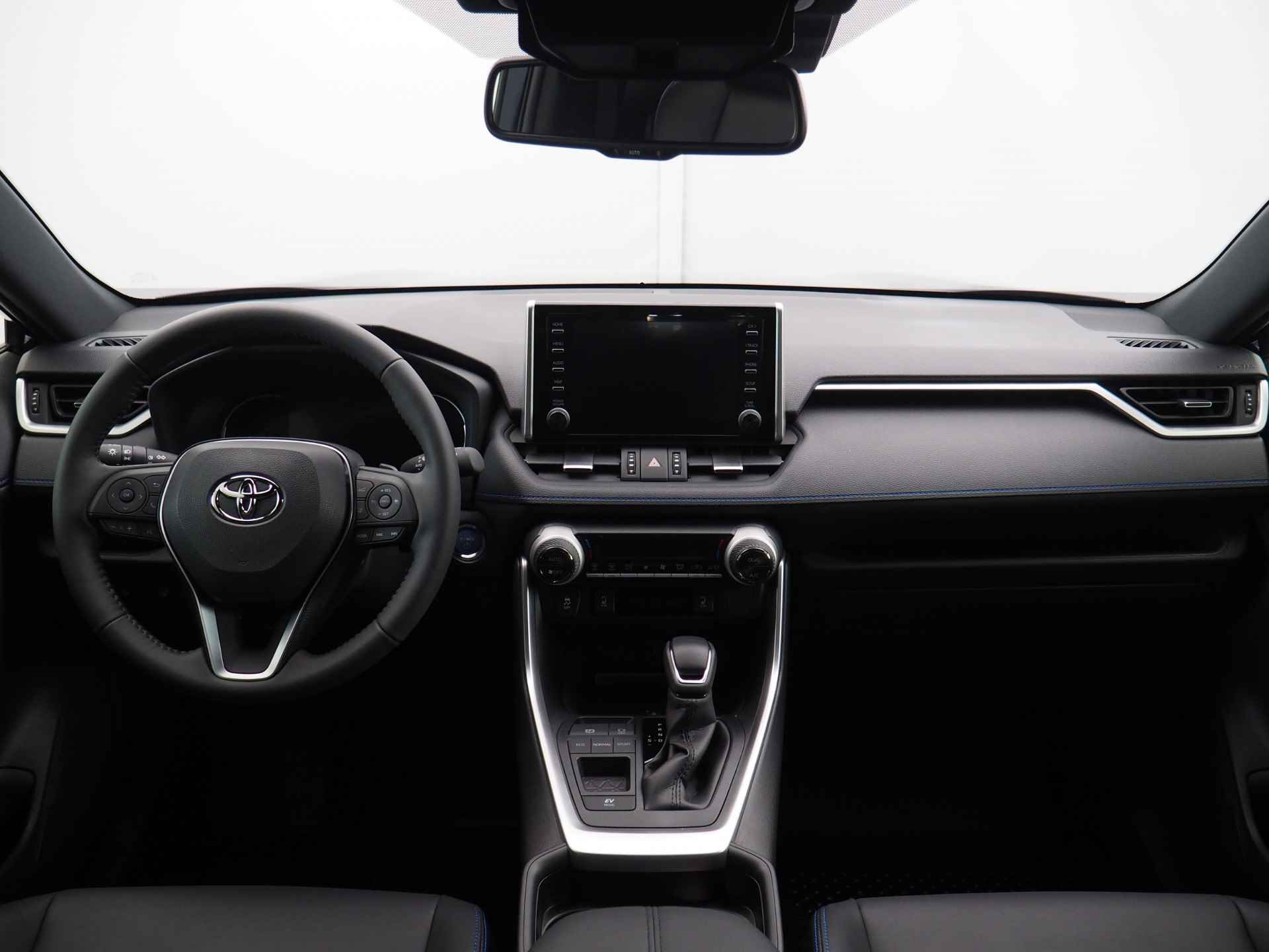 Toyota RAV4 2.5 Hybrid Style Bi-Tone | Stuur- en Stoelverwarming | Adaptive Cruise Control | Achteruitrijcamera | Apple CarPlay/ Android Auto | Draadloze Telefoonlader | Pre-Collision System | Elektrische Achterklep | Verwarmde - 15/24