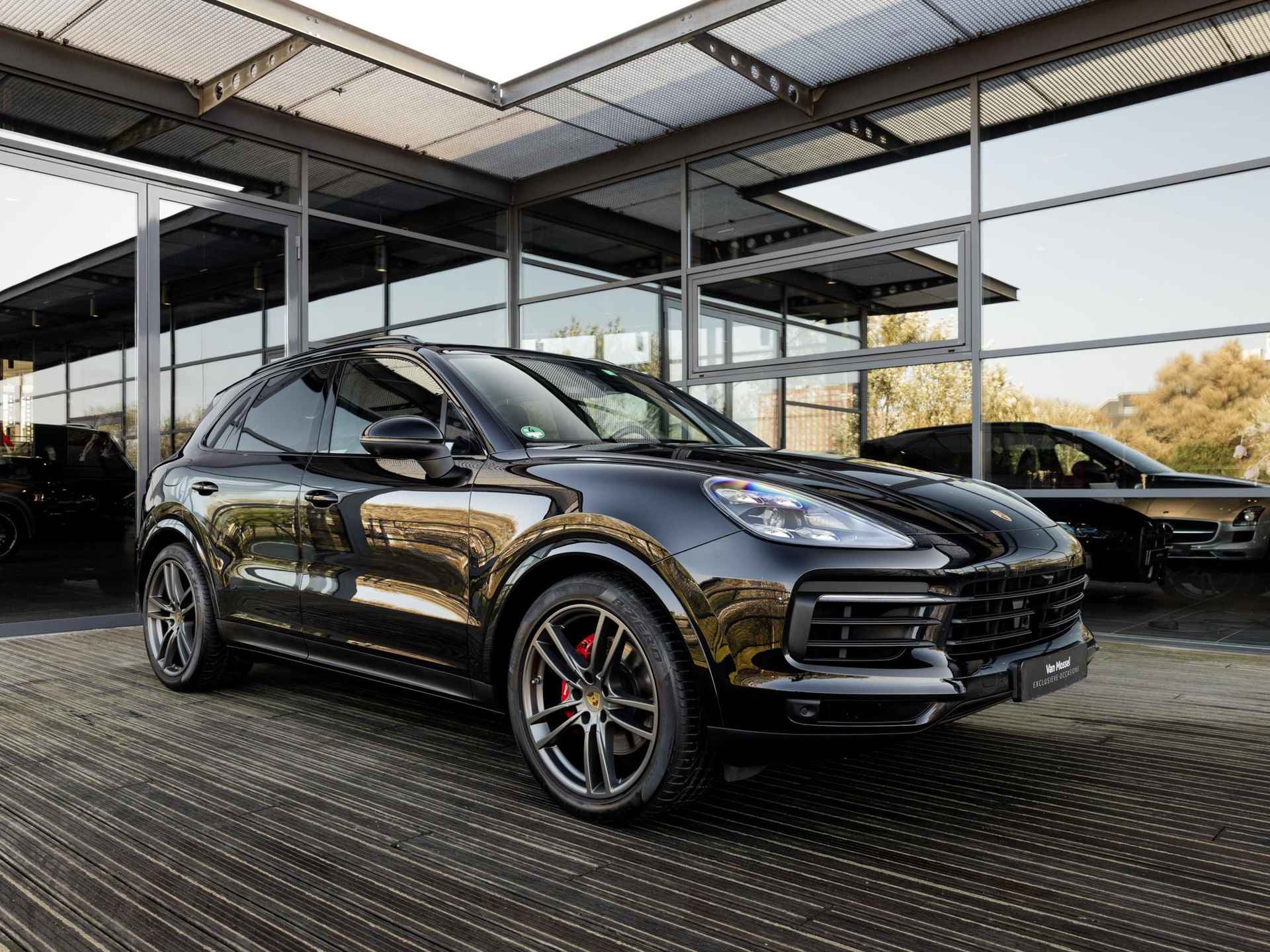 Porsche Cayenne 3.0 E-Hybrid | SPORTCHRONO | 18-WEG STOELEN | PDLS + | PASM LUCHTVERING | ADAPTIEVE CRUISE CONTROL | NACHTZICHT | 360 CAMERA | PANORAMA/SCHUIF-KANTELDAK | APPLE CARPLAY | SFEERVERLICHTING | NL AUTO | - 5/55