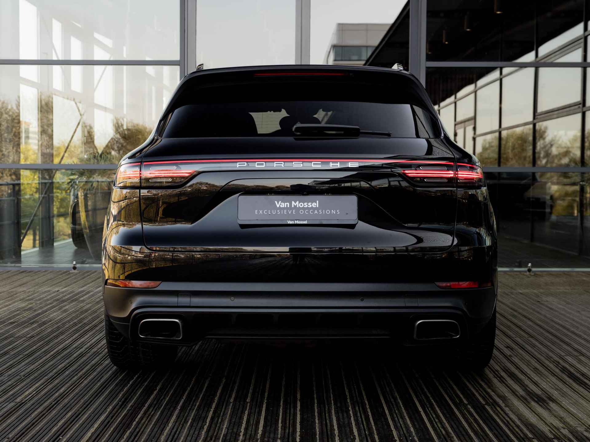 Porsche Cayenne 3.0 E-Hybrid | SPORTCHRONO | 18-WEG STOELEN | PDLS + | PASM LUCHTVERING | ADAPTIEVE CRUISE CONTROL | NACHTZICHT | 360 CAMERA | PANORAMA/SCHUIF-KANTELDAK | APPLE CARPLAY | SFEERVERLICHTING | NL AUTO | - 7/55