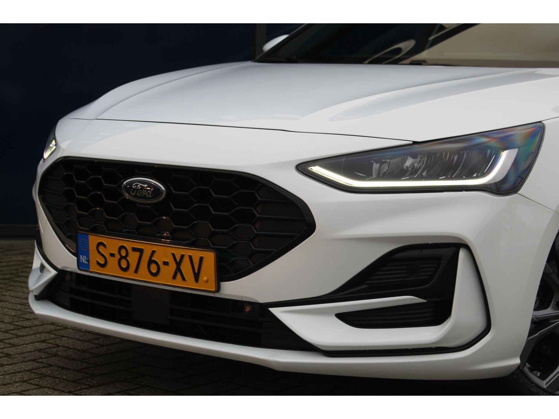 Ford Focus 1.0 EcoBoost Hybrid ST-Line | LED | Climate & Cruise C. | Navi | Privacy Glass | 17" LMV | - 33/40