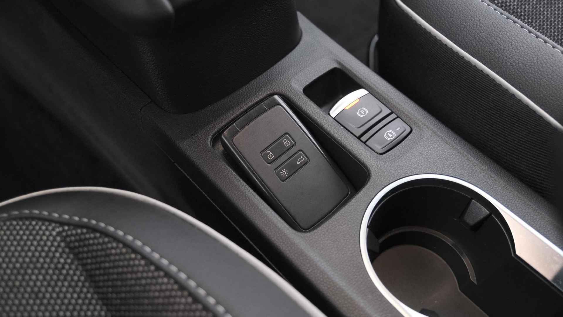 Renault Captur Mild Hybrid 140 EDC Techno | Camera | Navigatie | Apple Carplay | Parkeersensoren - 15/75
