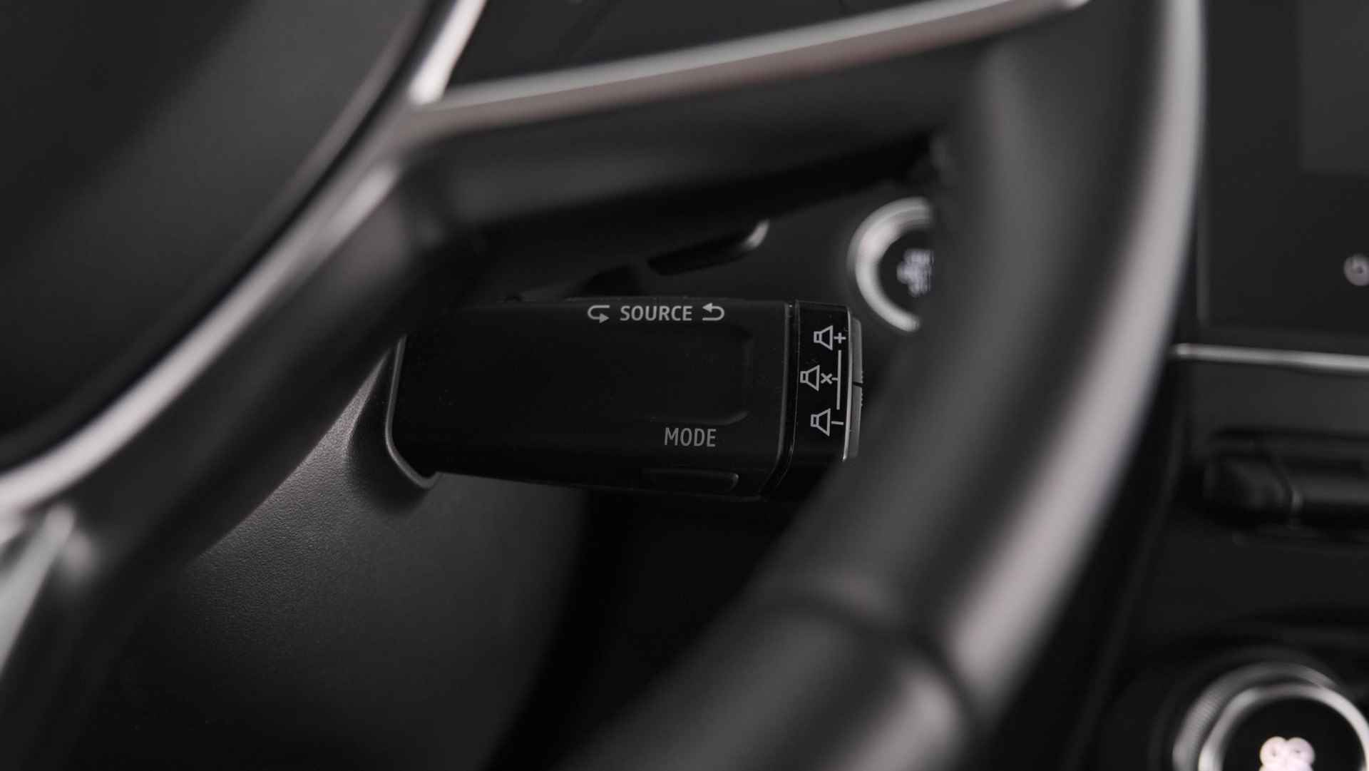 Renault Captur Mild Hybrid 140 EDC Techno | Camera | Navigatie | Apple Carplay | Parkeersensoren - 34/75