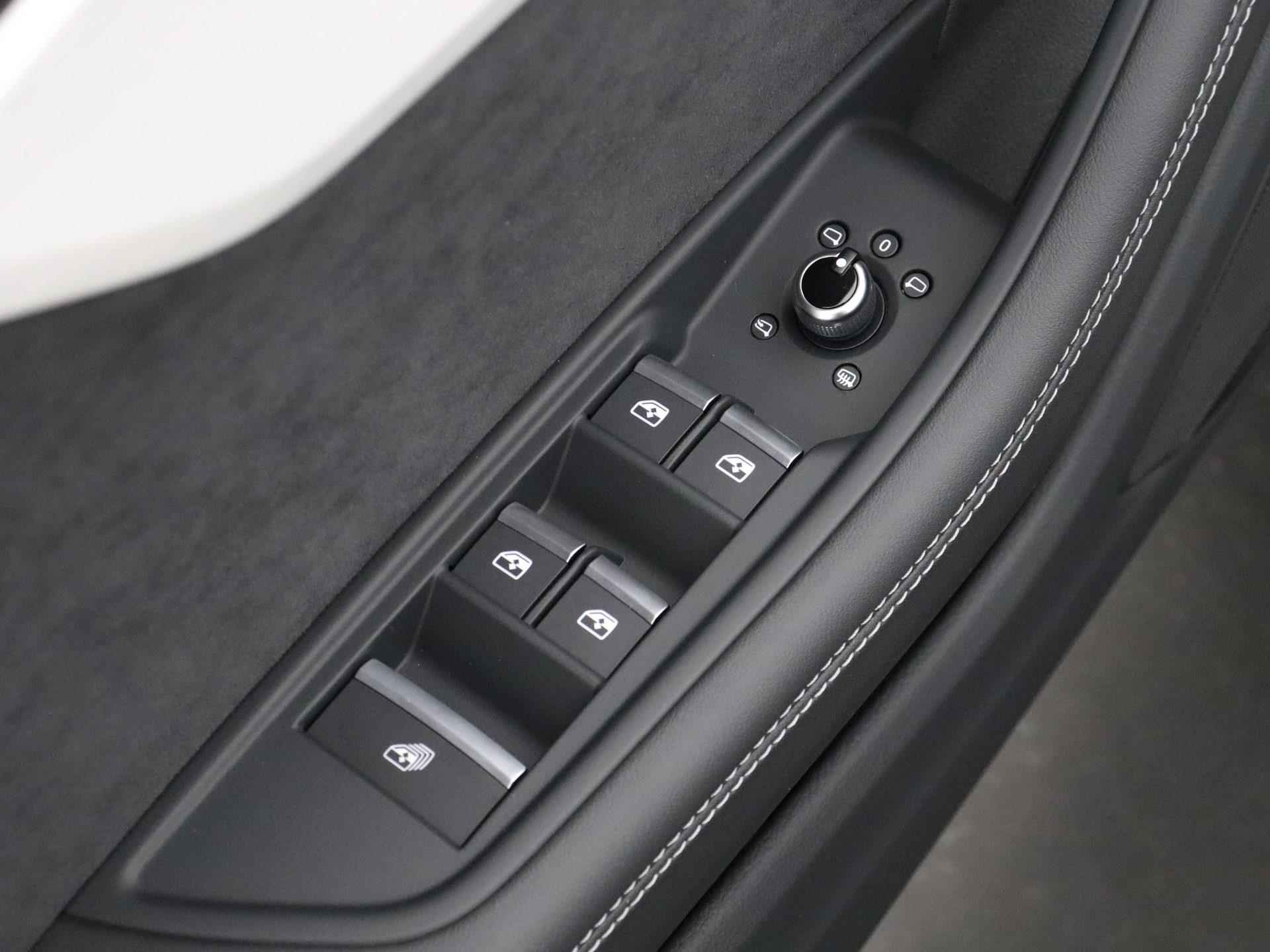 Audi A5 Cabriolet S Edition 40 TFSI 204 pk | Elektr. stoelen geheugen | Hoofdruimteverwarming | Keyless | Rode remzadels | Parkeerassistent | Afgevlakt stuurwiel | Ambiente lichtpakket - 16/44