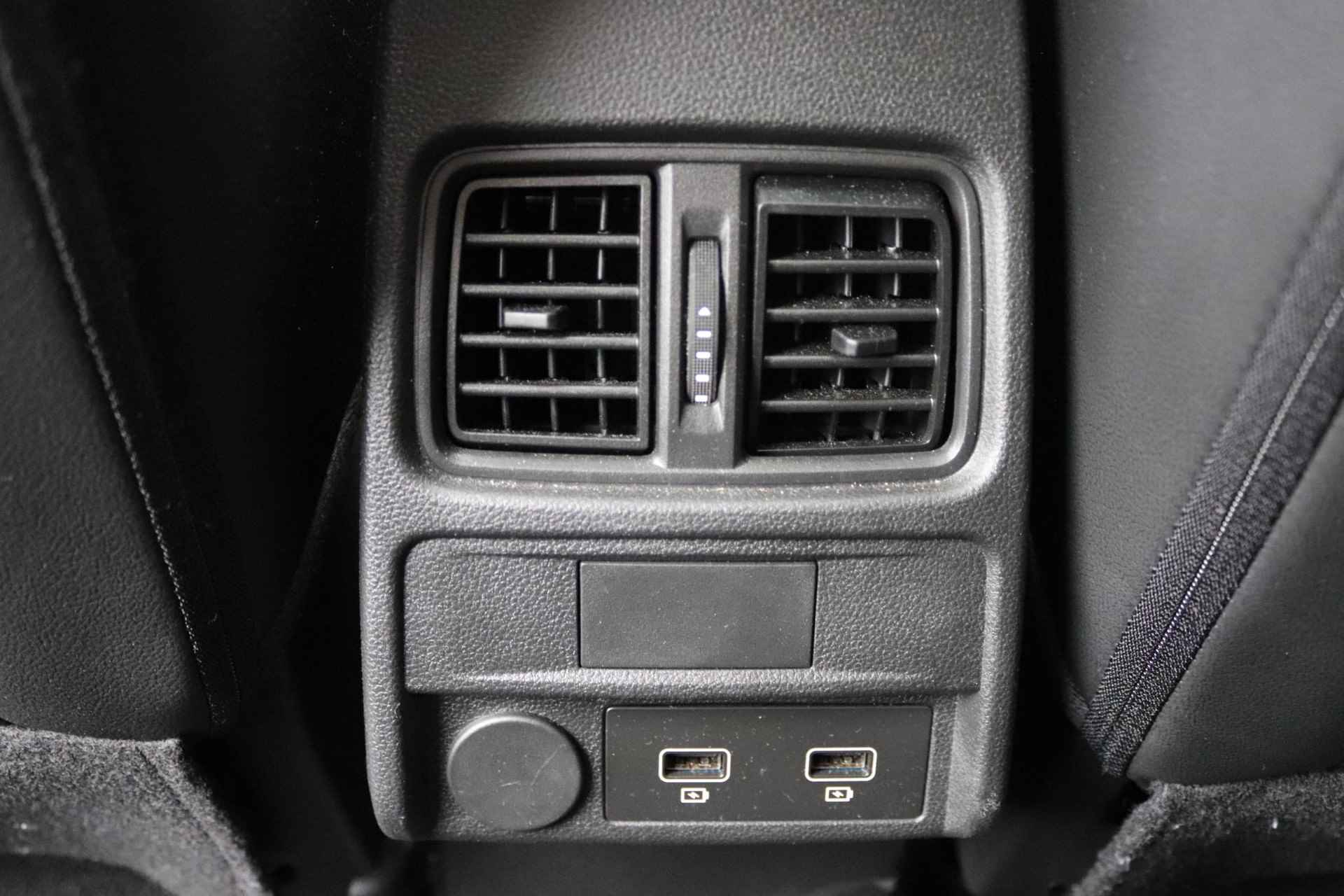 Renault Arkana 1.3 Mild Hybrid 160 EDC Techno | Automaat | Navigatie | Apple Carplay | Camera | Parkeersensoren | Panoramadak | Winter-pakket | LED koplampen - 30/34
