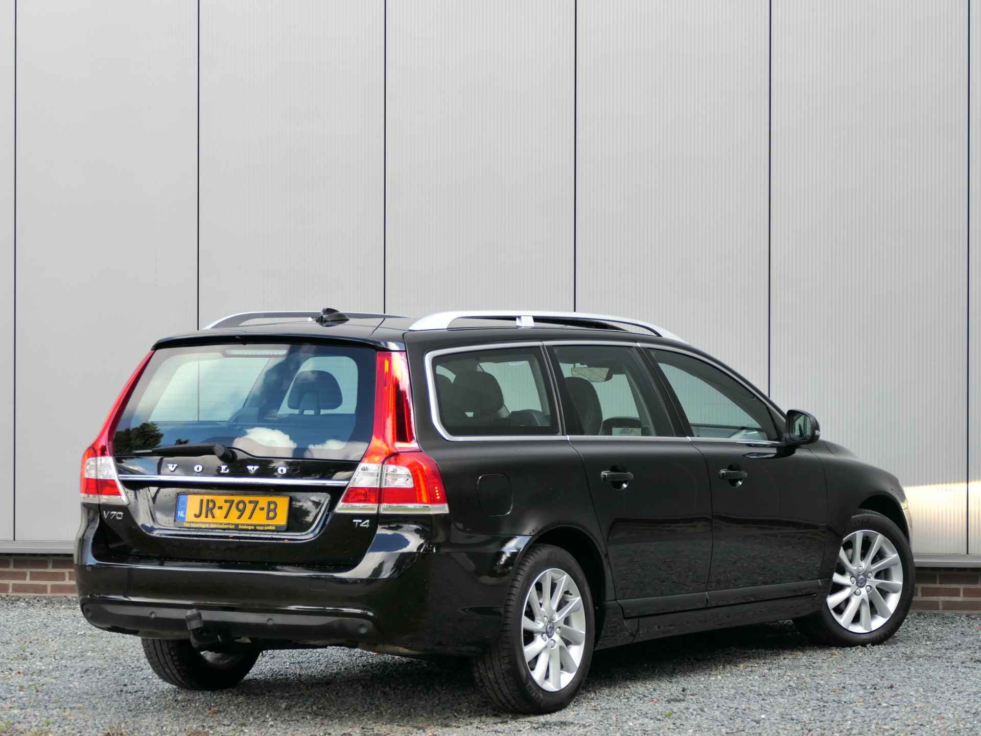 Volvo V70 2.0 T4 Polar Schuifdak / stoelverwarming/verkoeling / Xenon / Inscription leer - 3/21