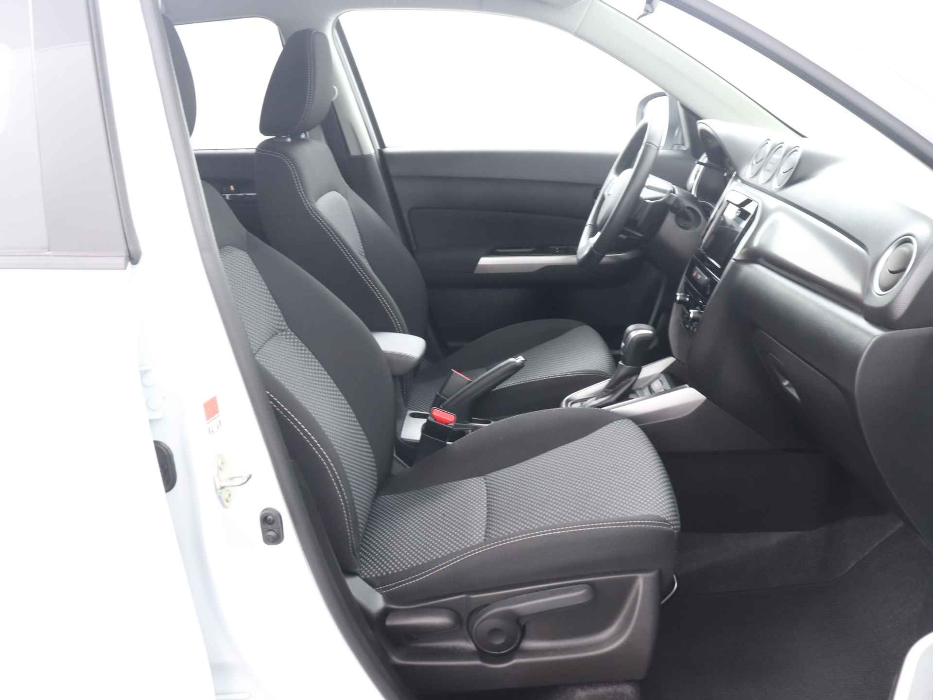 Suzuki Vitara 1.5 Hybrid Select | Navigatie | Achteruitrijcamera | Climate Control | Adaptive Cruise Control | Stoelverwarming | - 26/38