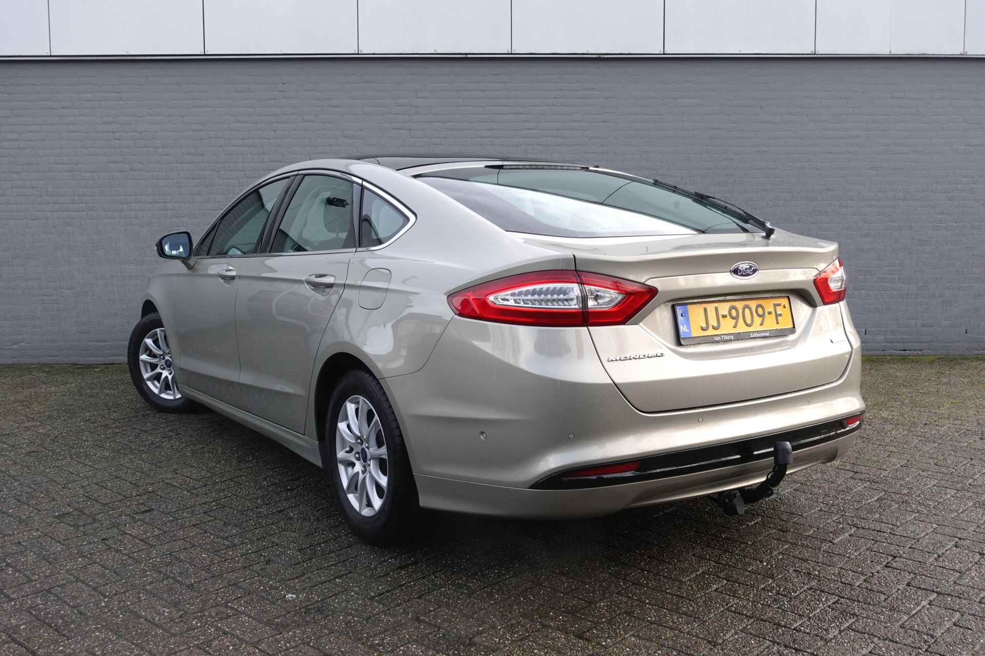 Ford Mondeo 1.5 Titanium | NIEUWSTAAT | PANO- DAK | TREKHAAK | NAV | STOEL & STUURW. VERW. - 2/43