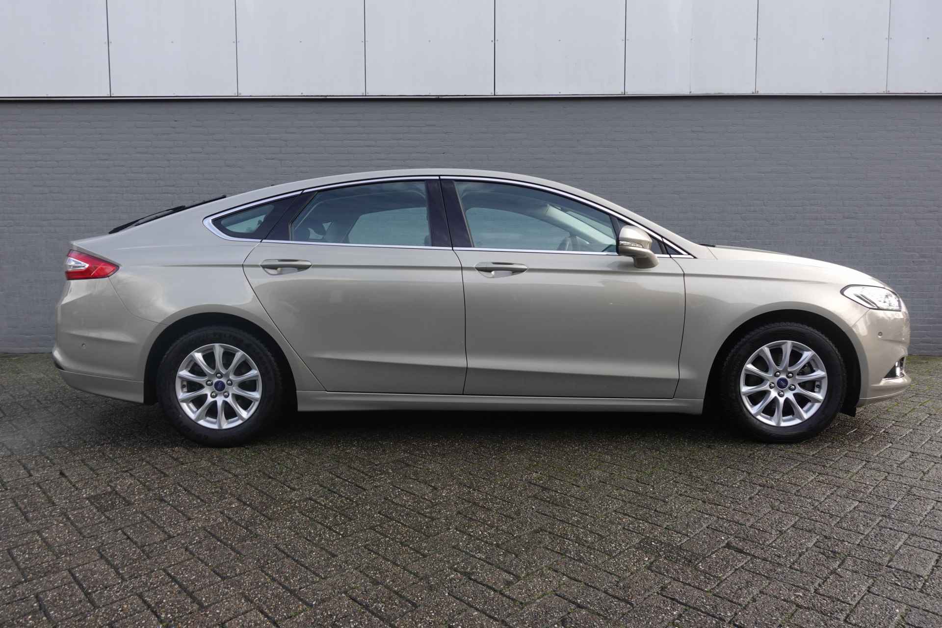 Ford Mondeo 1.5 Titanium | NIEUWSTAAT | PANO- DAK | TREKHAAK | NAV | STOEL & STUURW. VERW. - 3/43