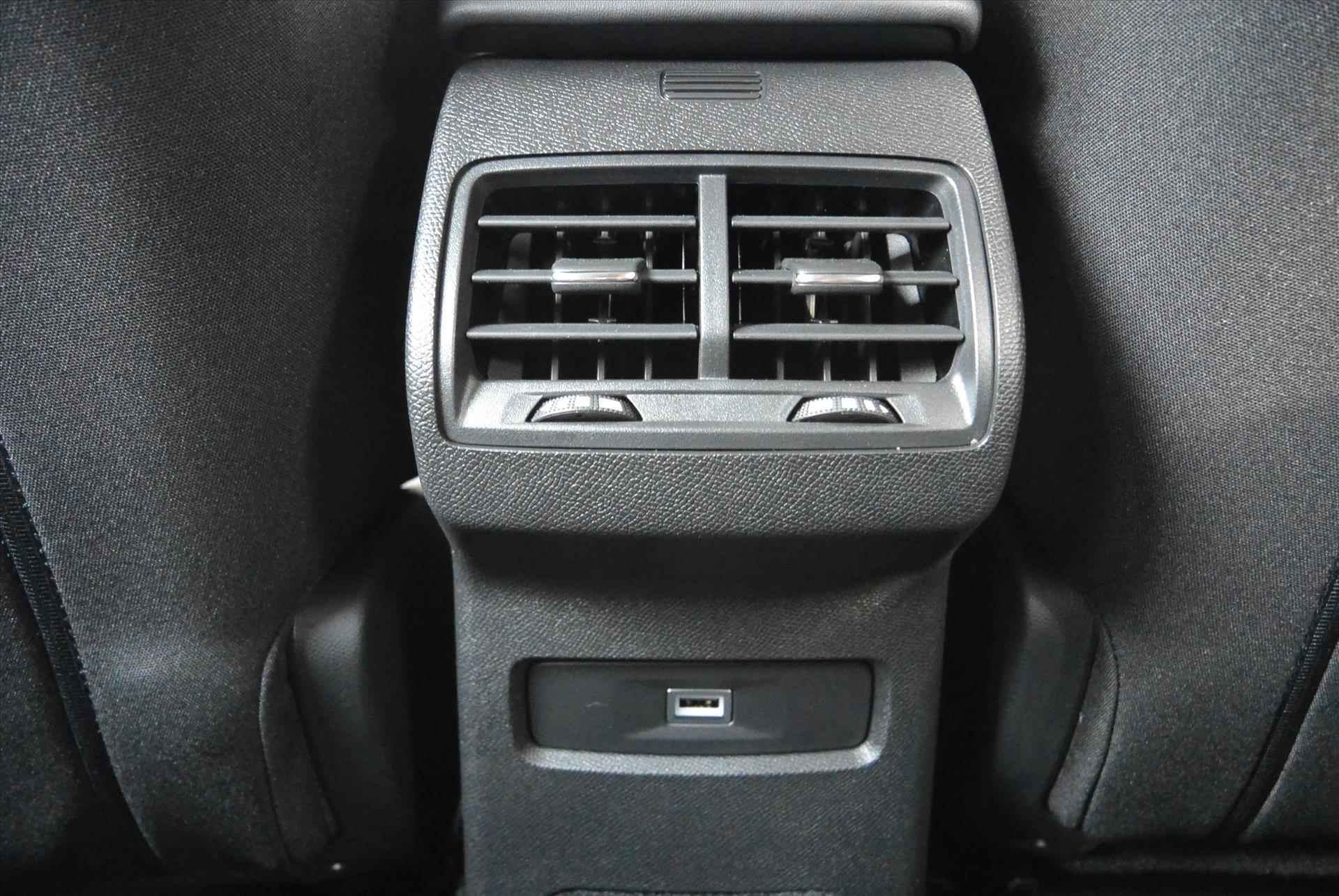 Citroën C4 PureTech 130pk Feel Pack │ Connect Nav DAB+ │ Verwarmde voorruit - 66/71