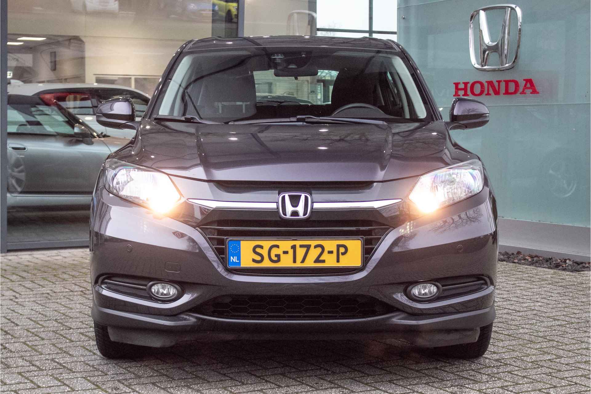 Honda HR-V 1.5 i-VTEC Elegance Automaat -All in rijklaarprijs | Dealer ond. | Navigatie | Magic seats | 12 mnd Bovag - 10/38