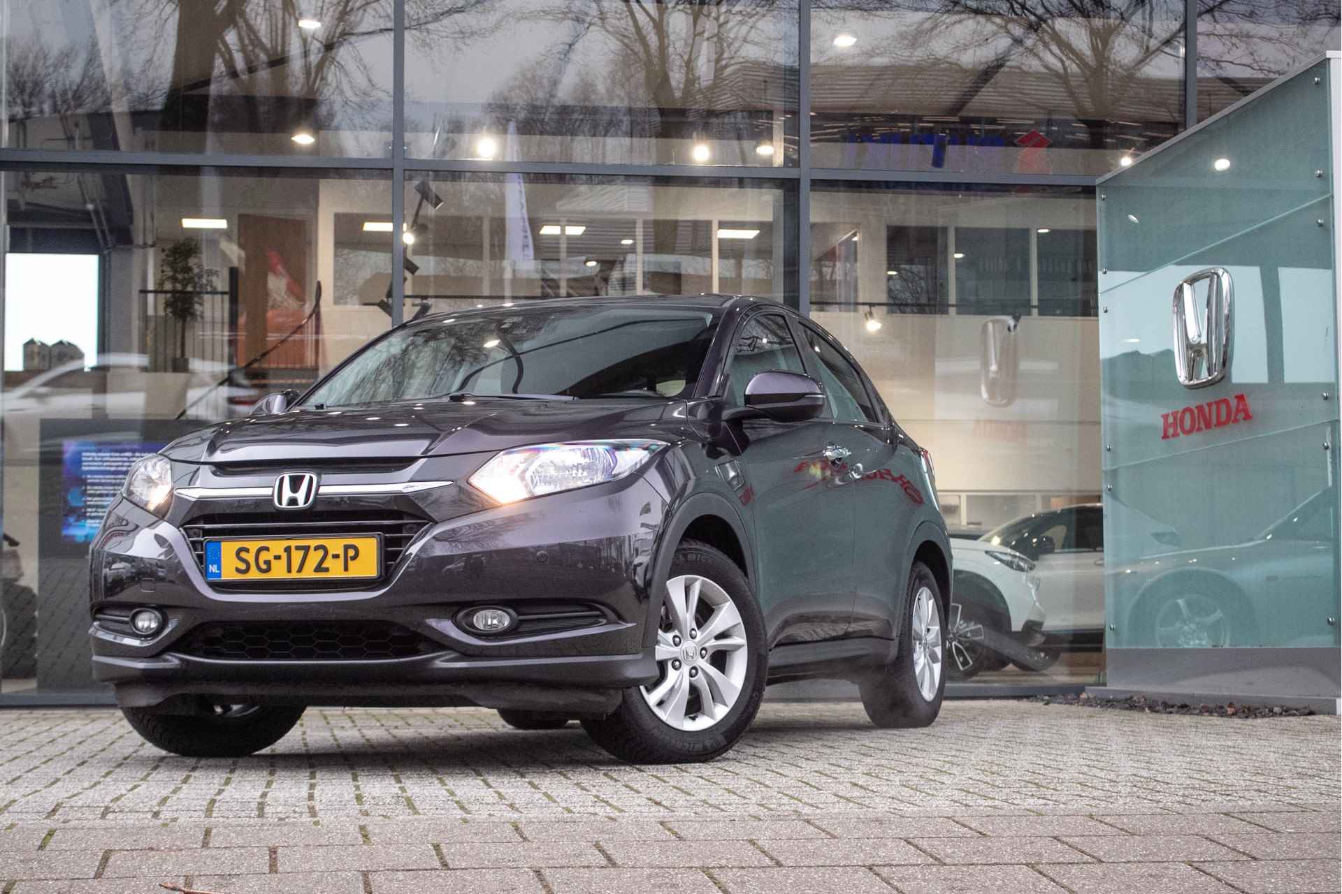 Honda HR-V 1.5 i-VTEC Elegance Automaat -All in rijklaarprijs | Dealer ond. | Navigatie | Magic seats | 12 mnd Bovag - 12/38