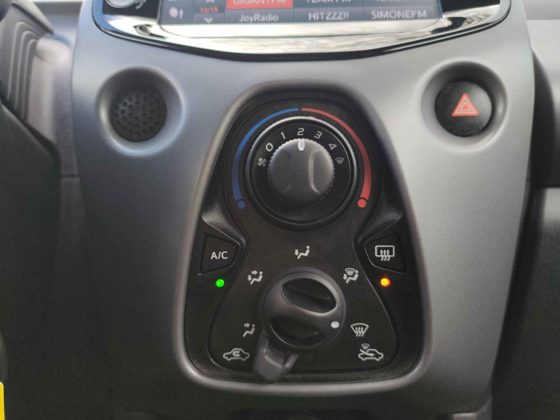 Toyota Aygo 1.0 VVT-i x-play | CARPLAY NAVI | CAMERA | LICHTMETAAL | PRIVACY GLASS | - 22/29