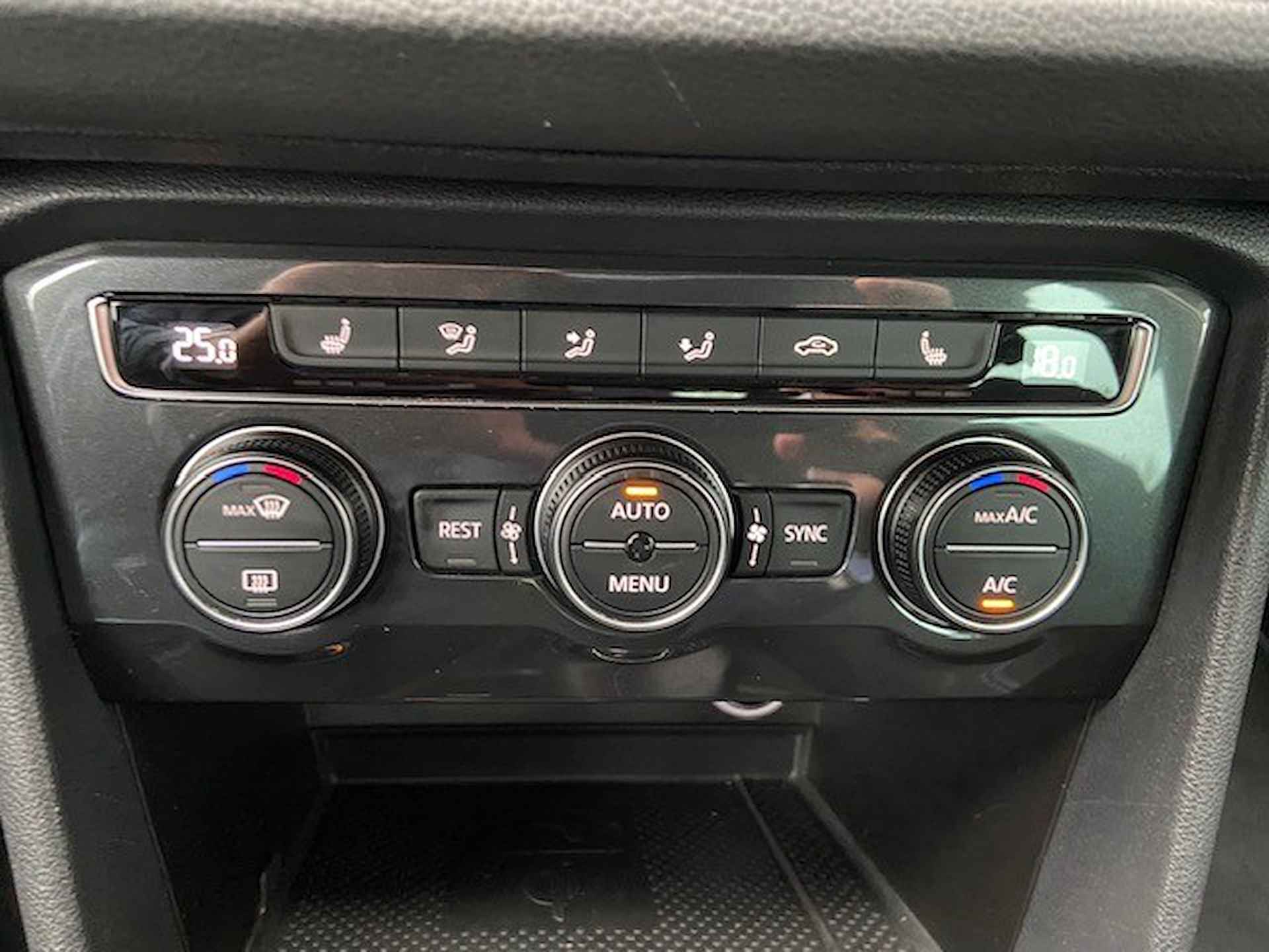 Volkswagen Tiguan 1.5 TSI ACT 150pk IQ Drive / Virtual Cockpit / LED / 17" LMV / Trekhaak Elek. / Alarm / Stoelverwarming - 19/21