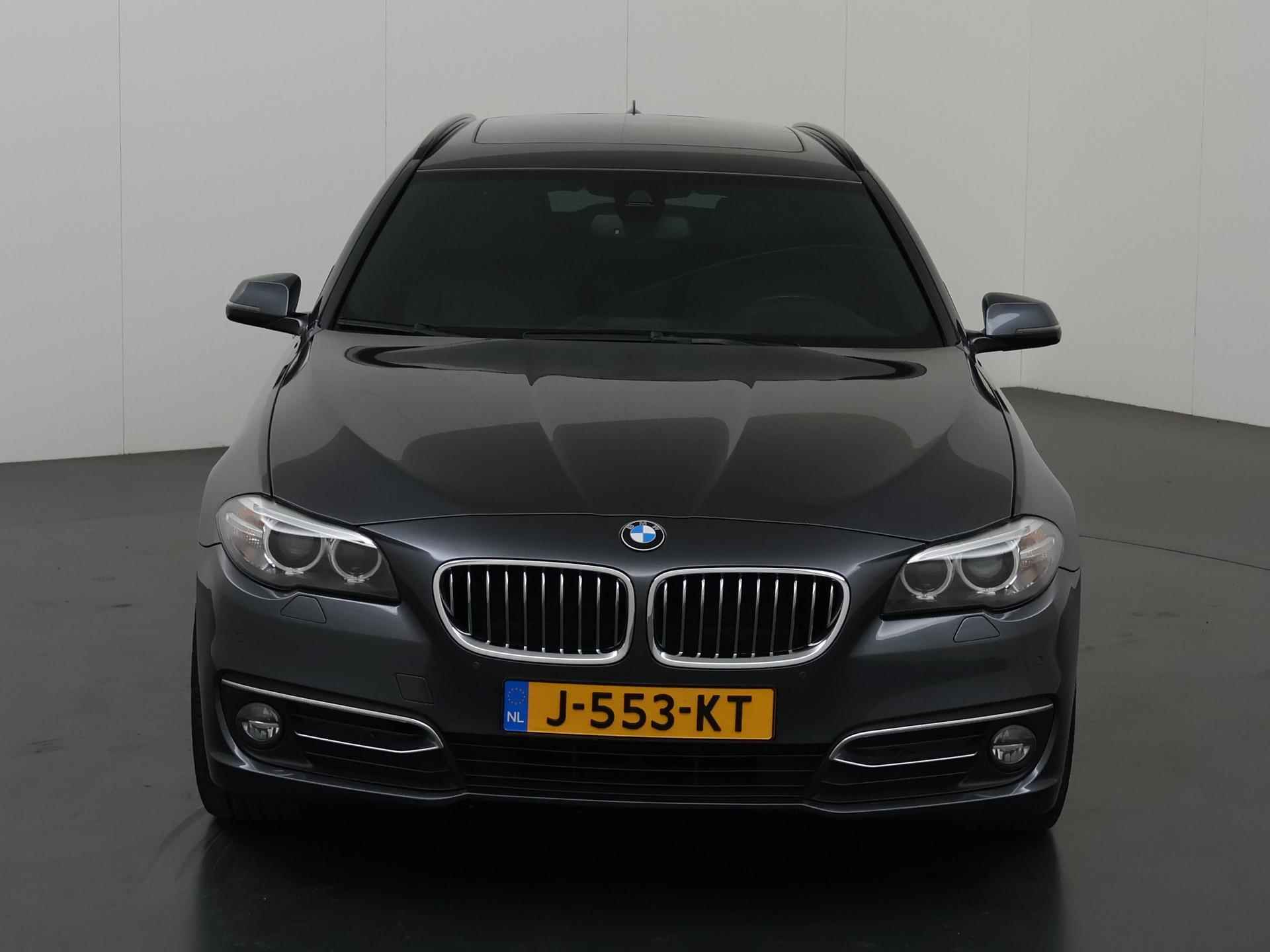 BMW 5-serie Touring 528i Luxury Edition | Panoramadak | Navigatie | Comfortstoelen | Lederen Interieur | Ele.verstelbare stoelen | PDC | Stoelverwarming | - 4/44