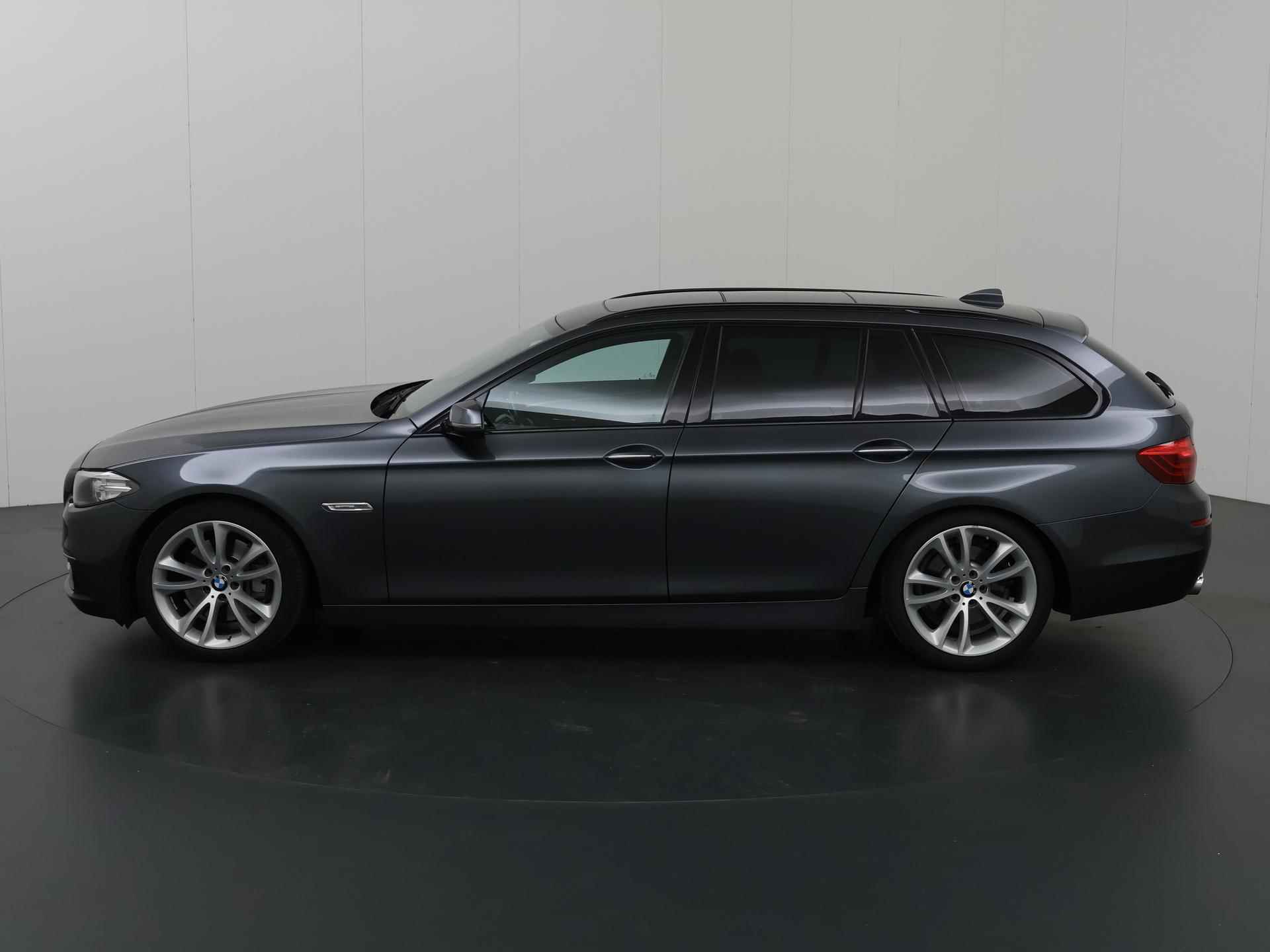 BMW 5-serie Touring 528i Luxury Edition | Panoramadak | Navigatie | Comfortstoelen | Lederen Interieur | Ele.verstelbare stoelen | PDC | Stoelverwarming | - 6/44