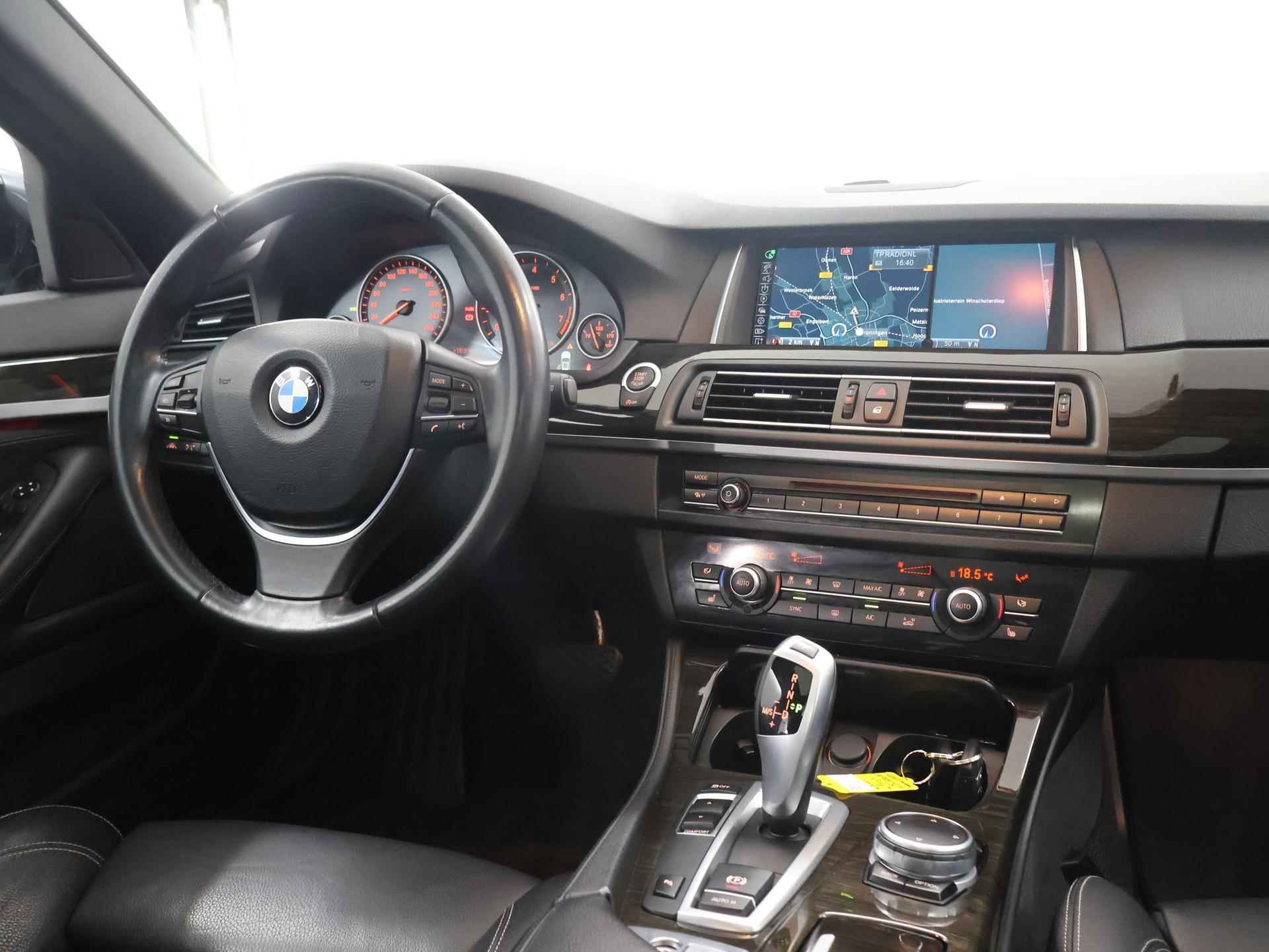 BMW 5-serie Touring 528i Luxury Edition | Panoramadak | Navigatie | Comfortstoelen | Lederen Interieur | Ele.verstelbare stoelen | PDC | Stoelverwarming | - 10/44