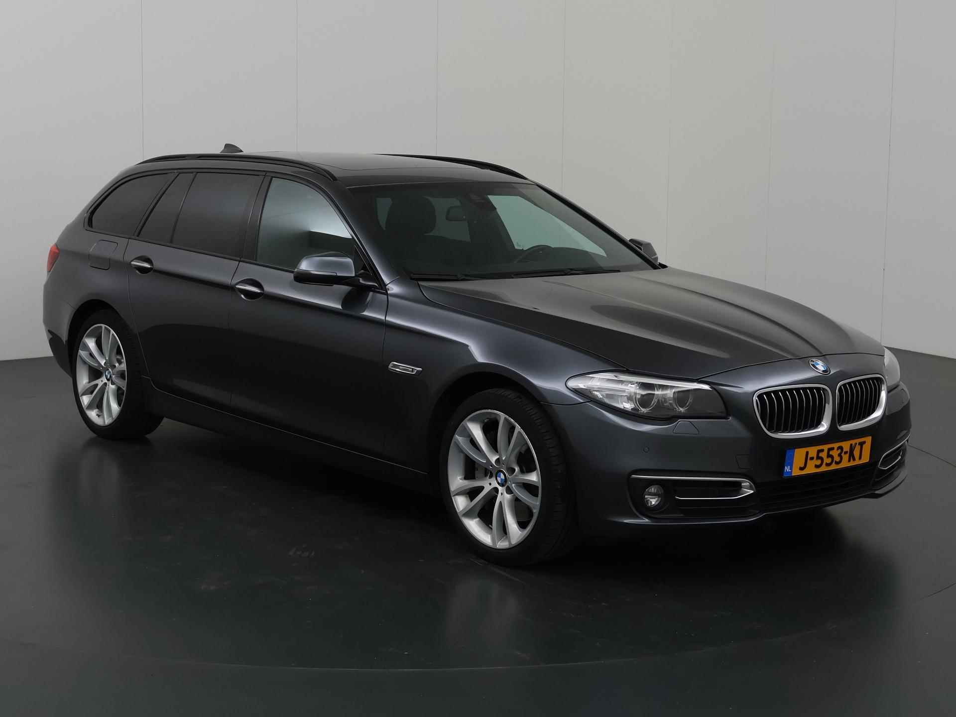 BMW 5-serie Touring 528i Luxury Edition | Panoramadak | Navigatie | Comfortstoelen | Lederen Interieur | Ele.verstelbare stoelen | PDC | Stoelverwarming | - 24/44