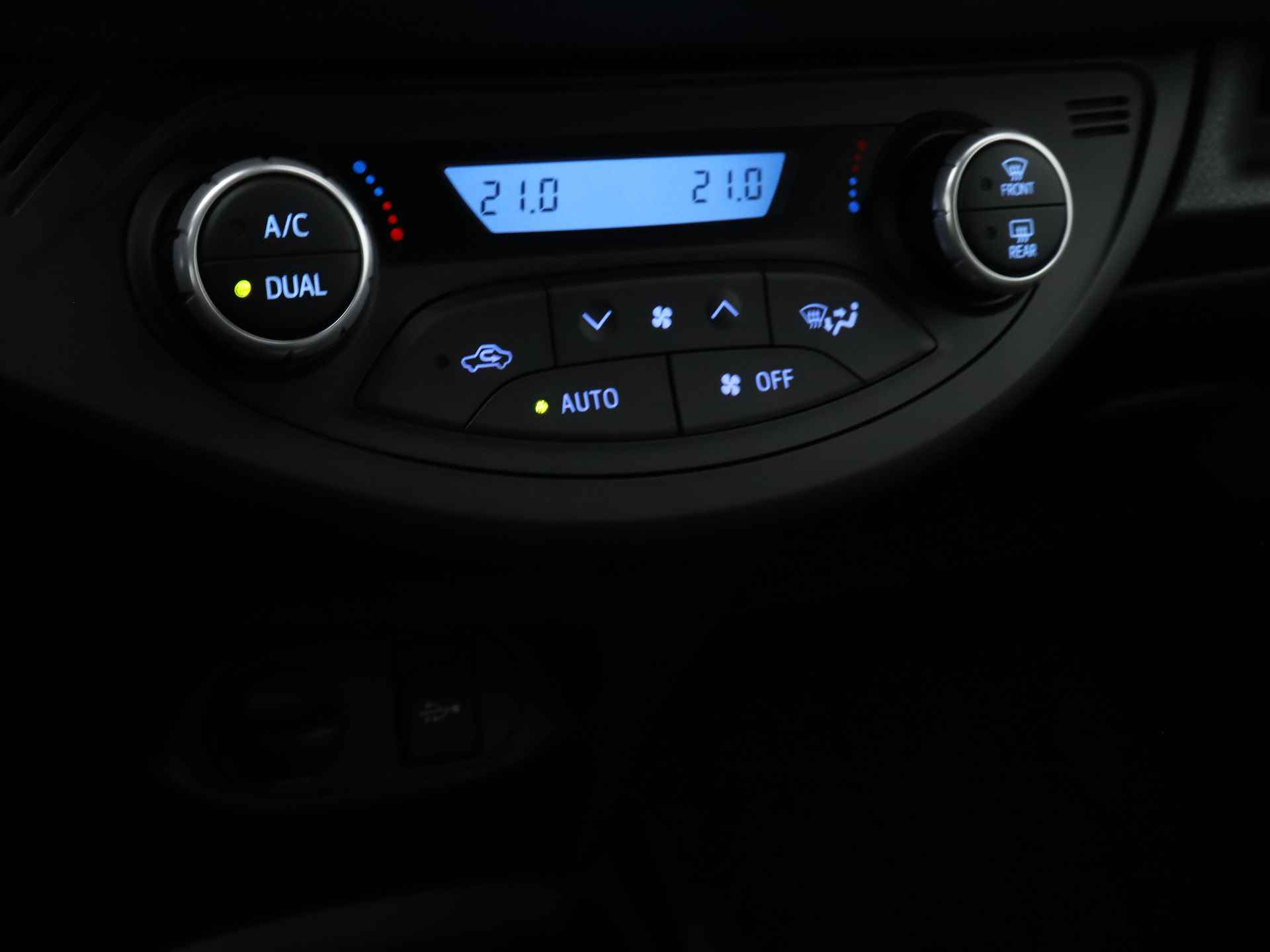 Toyota Yaris 1.5 Hybrid Dynamic | Apple Carplay | Android auto | Nederlandse auto | Camera | LM velgen | - 12/42