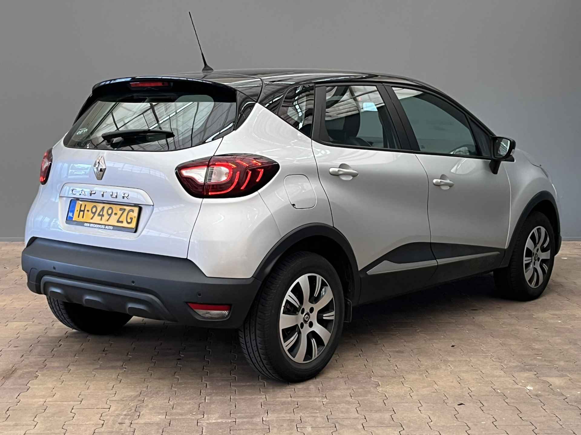 Renault Captur 0.9 90PK TCe Zen | Navigatie | Bluetooth | Cruise C. | PDC | 16" Lichtmetaal | Bluetooth | Zwart Dak | Airco | Cruise - 2/24