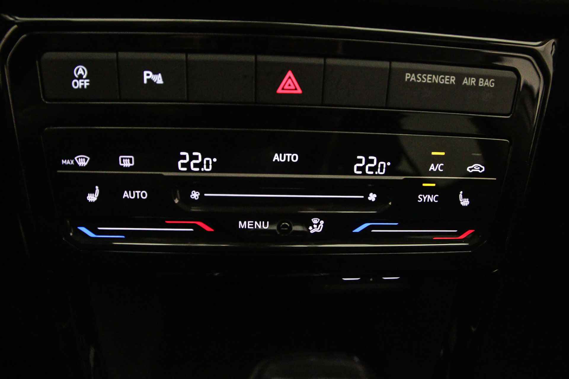 Volkswagen T-Cross Life Edition 1.0 TSI 115pk DSG Automaat Achteruitrijcamera, Adaptive cruise control, Airco, Stoelverwarming, DAB, Radio, App connect, Parkeersensoren, LED verlichting - 19/37