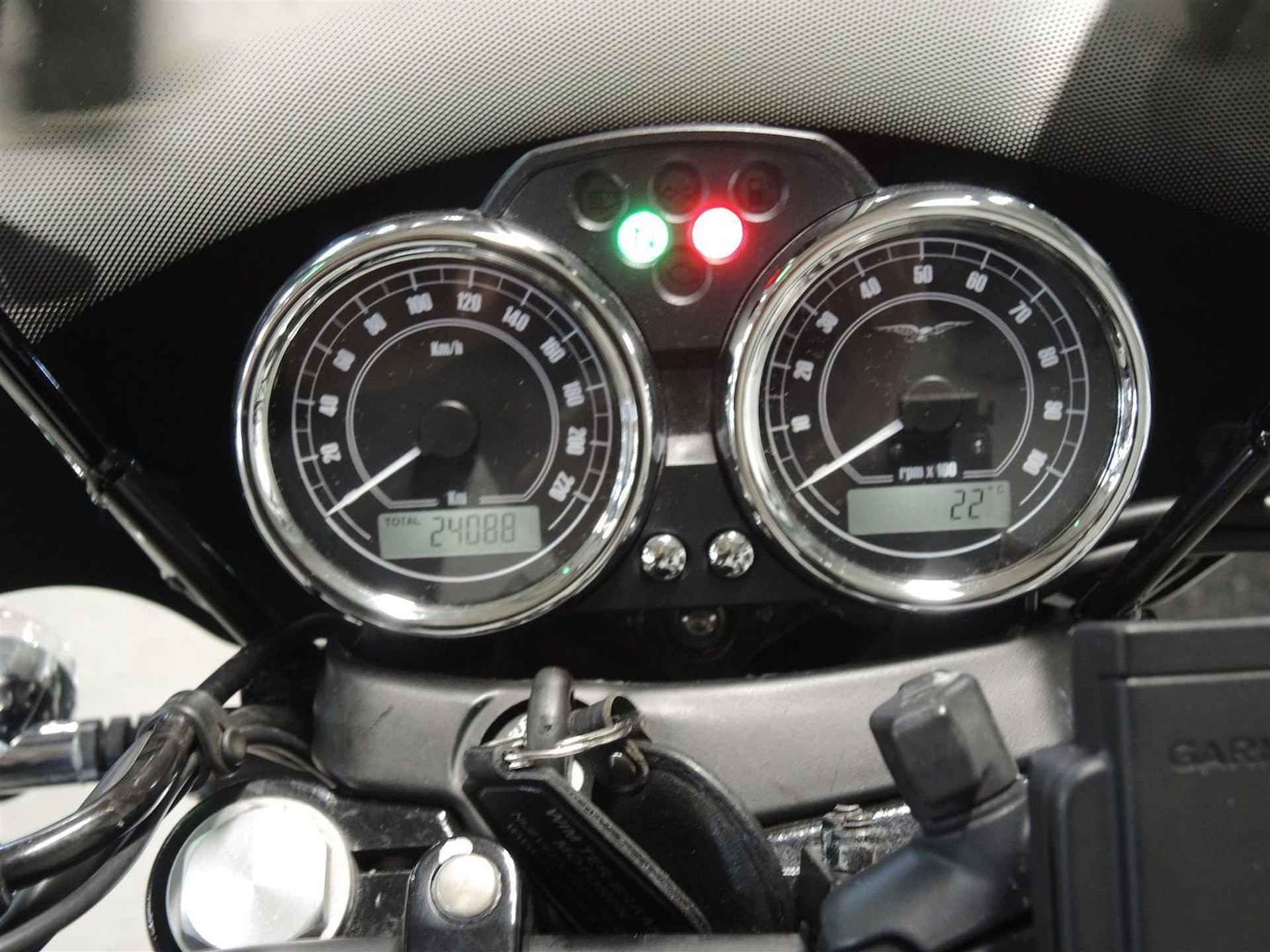 Moto Guzzi V7 II Stone - 2014 - 2/10