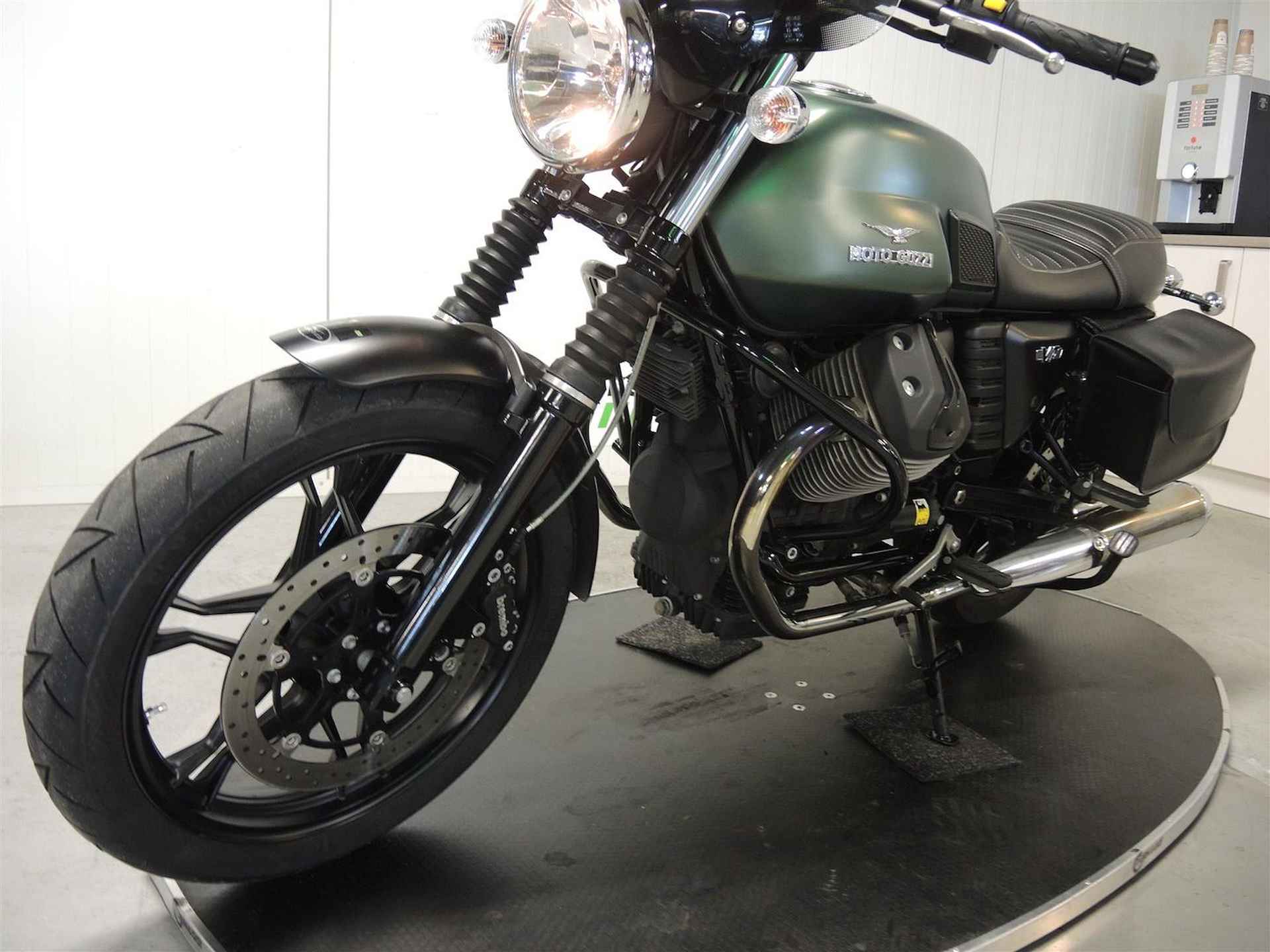 Moto Guzzi V7 II Stone - 2014 - 4/10