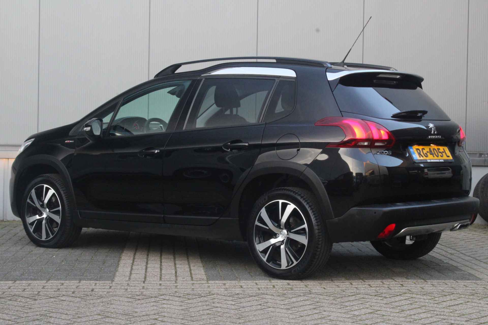 Peugeot 2008 1.2 Turbo 110-PK GT-line NAVI | PANORAMADAK | CAMERA | CLIMATE CONTROL | AFNEEMBARE TREKHAAK - 3/25