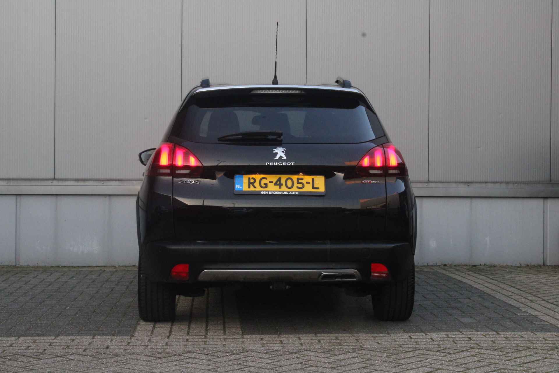 Peugeot 2008 1.2 Turbo 110-PK GT-line NAVI | PANORAMADAK | CAMERA | CLIMATE CONTROL | AFNEEMBARE TREKHAAK - 4/25