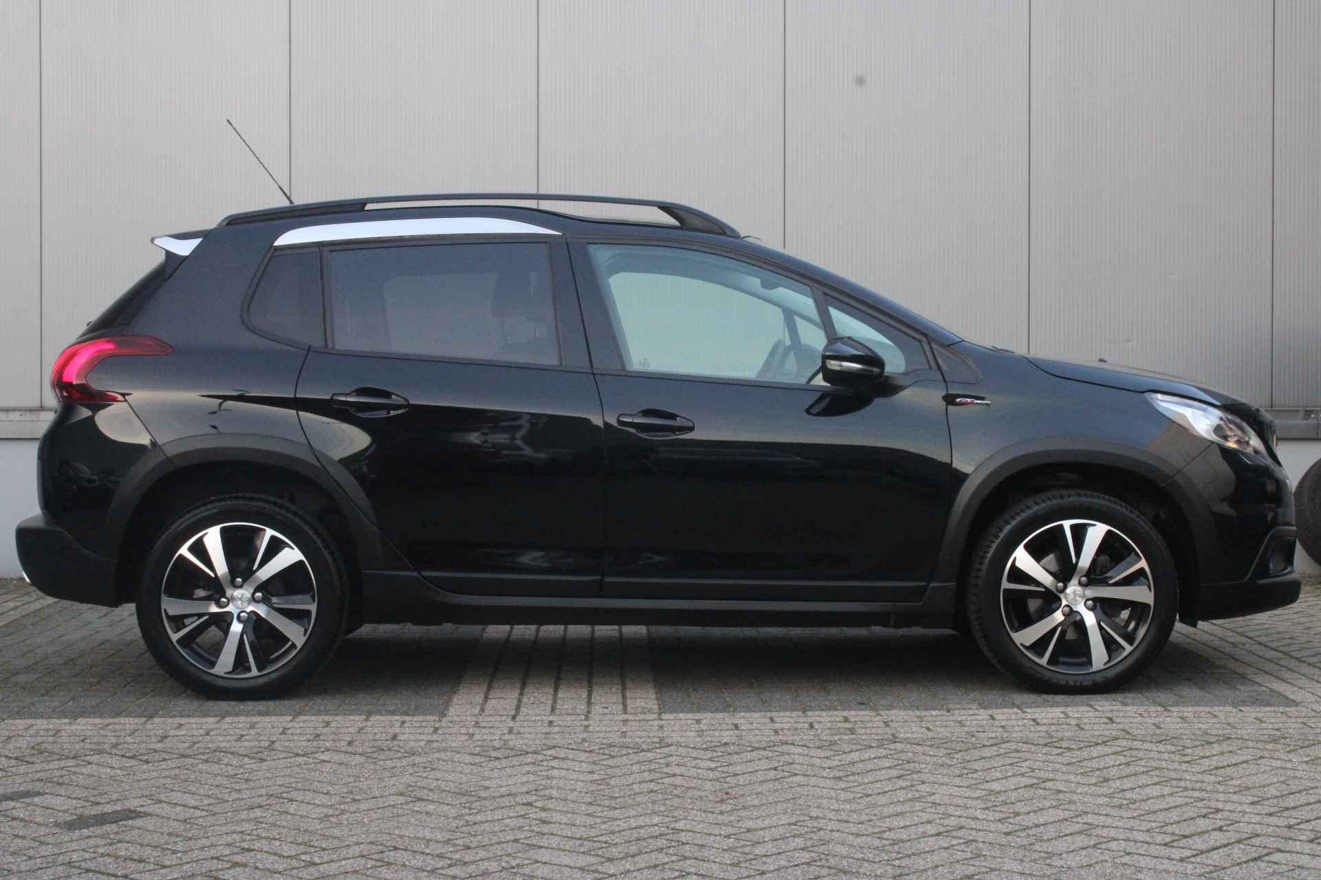 Peugeot 2008 1.2 Turbo 110-PK GT-line NAVI | PANORAMADAK | CAMERA | CLIMATE CONTROL | AFNEEMBARE TREKHAAK - 6/25