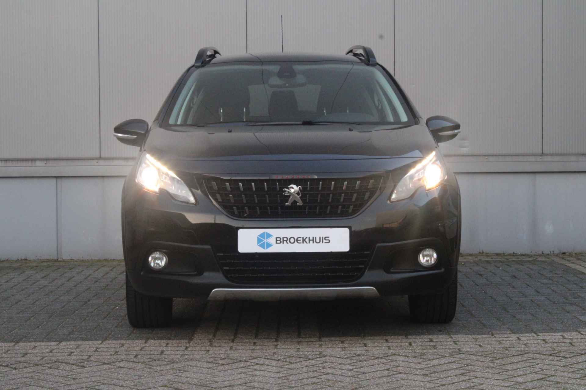 Peugeot 2008 1.2 Turbo 110-PK GT-line NAVI | PANORAMADAK | CAMERA | CLIMATE CONTROL | AFNEEMBARE TREKHAAK - 8/25