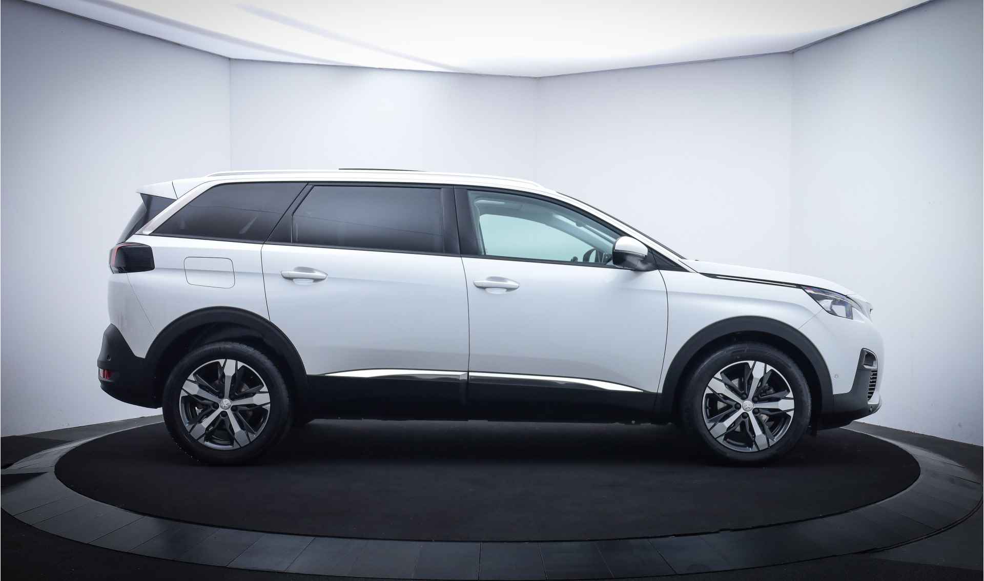 Peugeot 5008 1.2T 7Pers ALLURE Exclusief PANO/LEDER/FULL LED/360 CAM/CARPLAY/NAVI/STOELVERW./CRUISE/BLINDSPOT/LANE ASSIST/LMV - 4/27