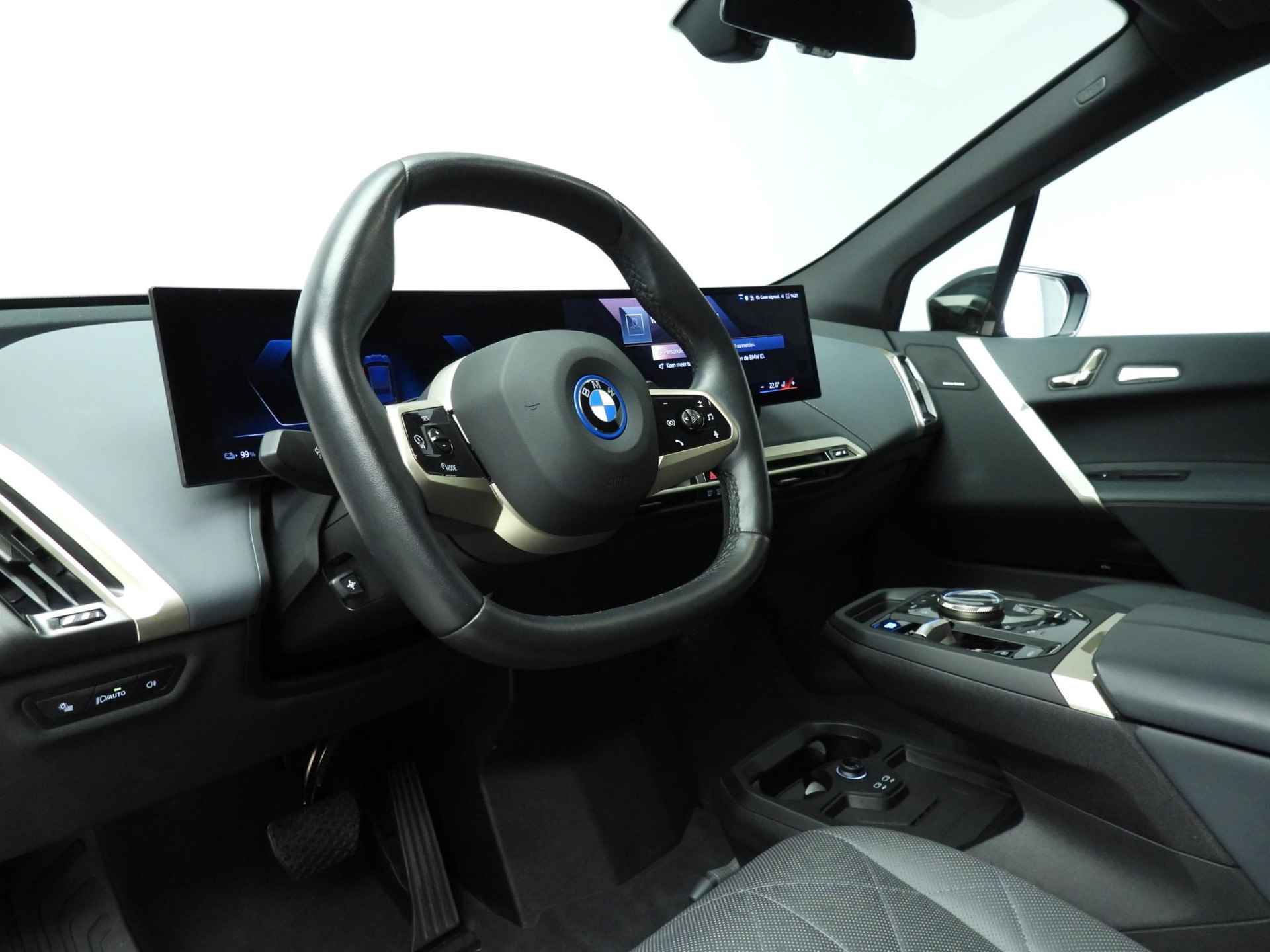 BMW iX xDrive40 | Sportpakket | Laserlicht | Leder | HUD | Trekhaak | Keyles go | DAB | Harman-kardon sound | Alu 21 inch - 12/50