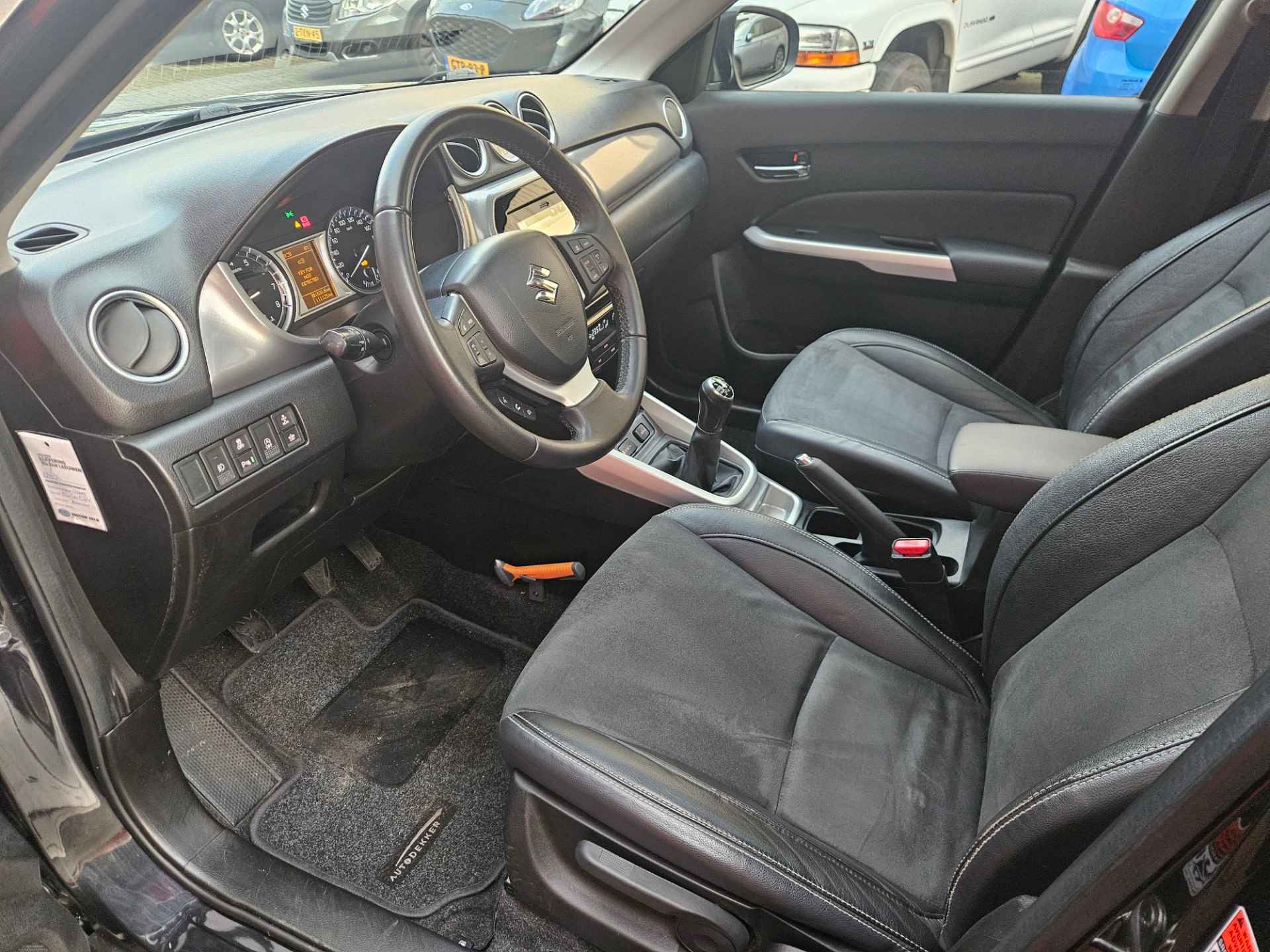 Suzuki Vitara 1.6 High Executive Navigatie/ Apple Carplay/ Trekhaak/ Panoramadak/ Rijklaarprijs! - 15/32