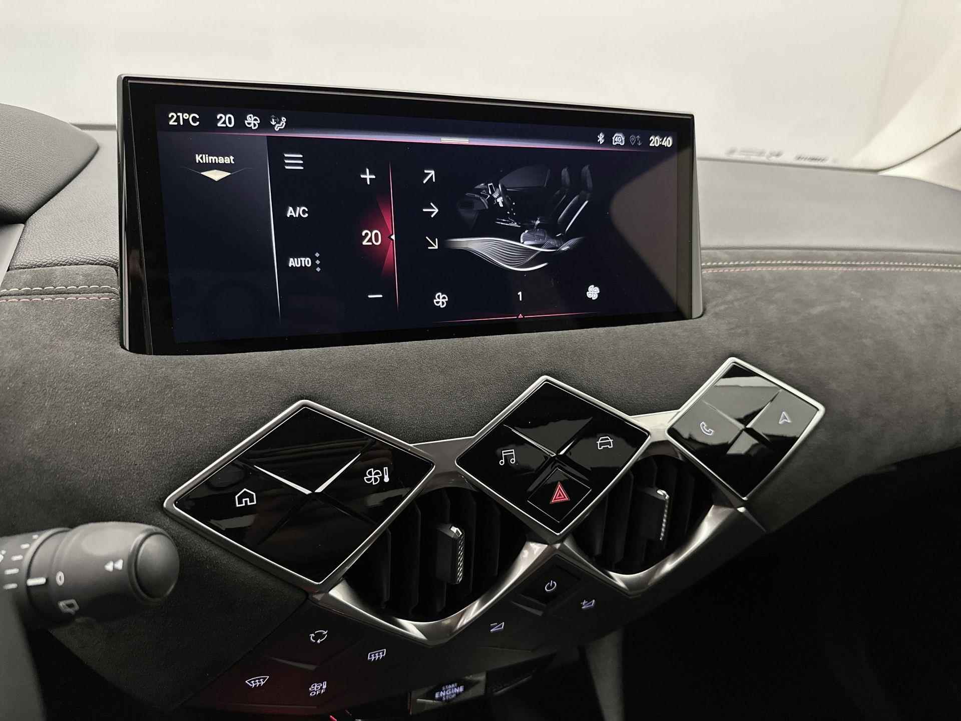 DS 3 SUV Performance Line 100 pk | Navigatie | Achteruitrijcamera | Parkeersensoren Voor en Achter | Alcantara Bekleding | Dodehoek Detectie | LED Koplampen | Climate Control | Cruise Control | 17" Lichtmetalen Velgen | Apple Carplay/Android Auto | - 20/31