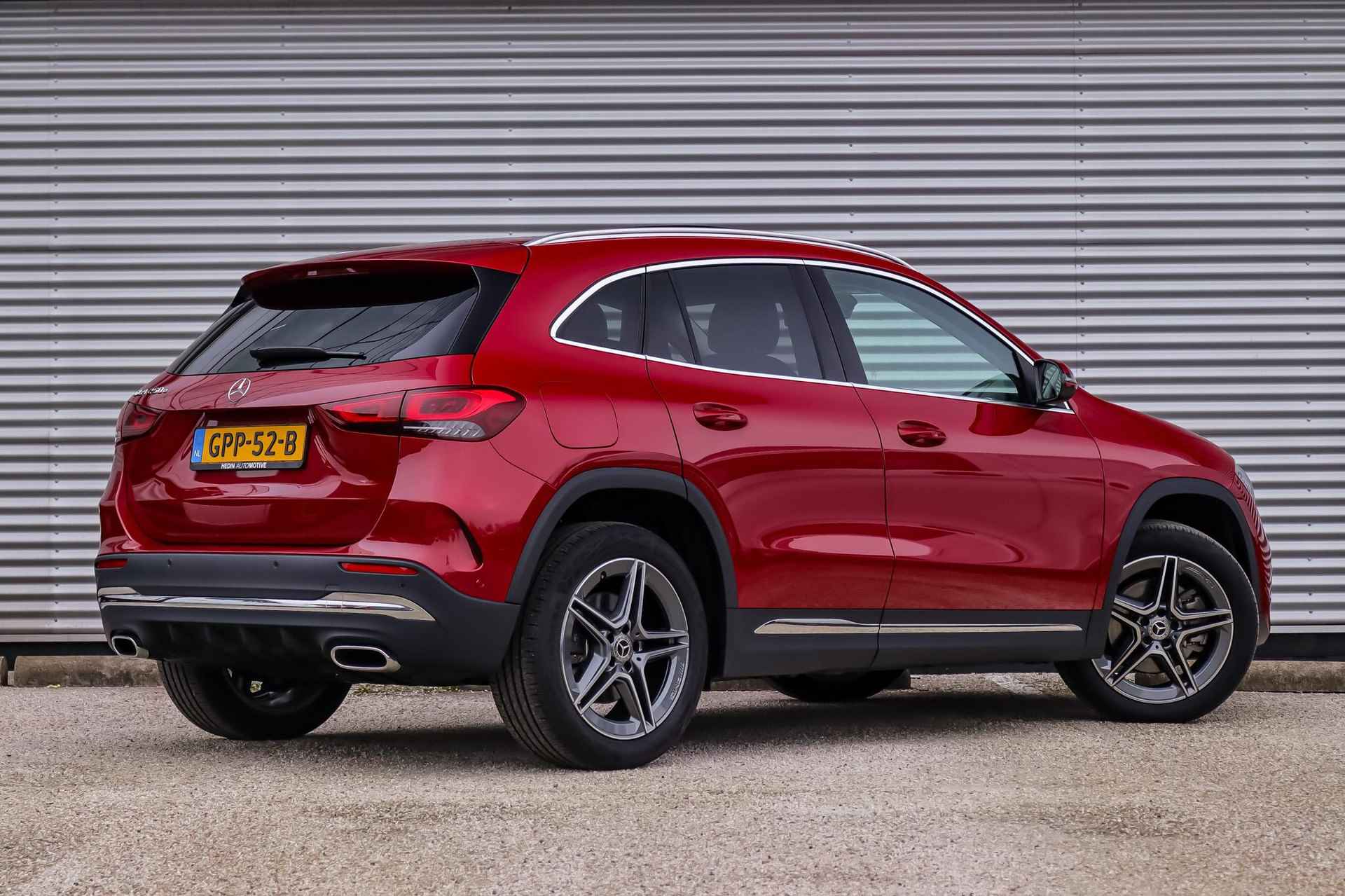 Mercedes-Benz GLA GLA 250e Automaat AMG Line | MANUFAKTUR | Panoramadak | Sfeerverlichting | Parktronic | Stoelverwarming | Camera | Zitcomfortpakket | Spiegelpakket - 2/41