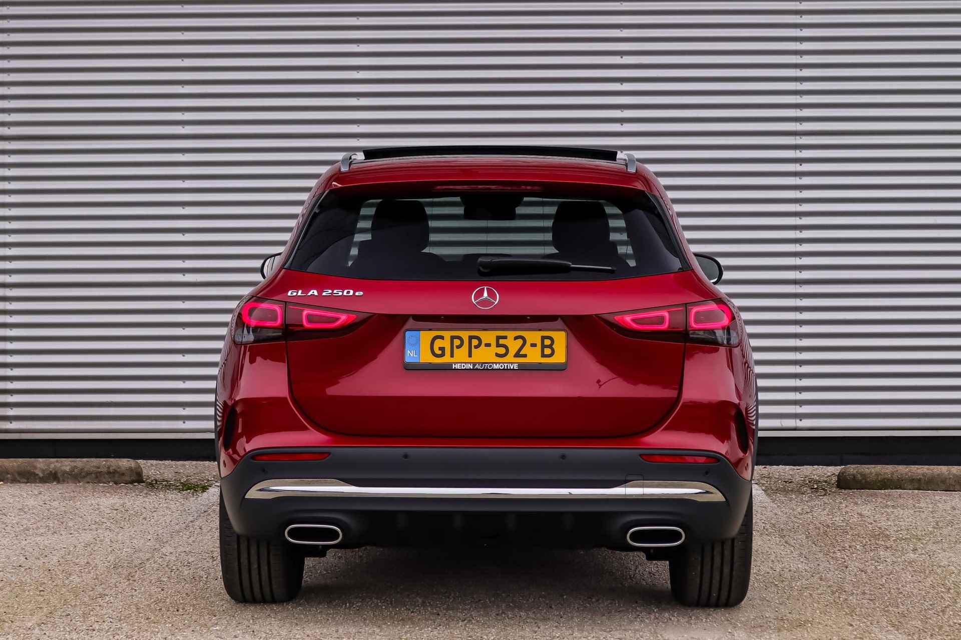 Mercedes-Benz GLA GLA 250e Automaat AMG Line | MANUFAKTUR | Panoramadak | Sfeerverlichting | Parktronic | Stoelverwarming | Camera | Zitcomfortpakket | Spiegelpakket - 8/41