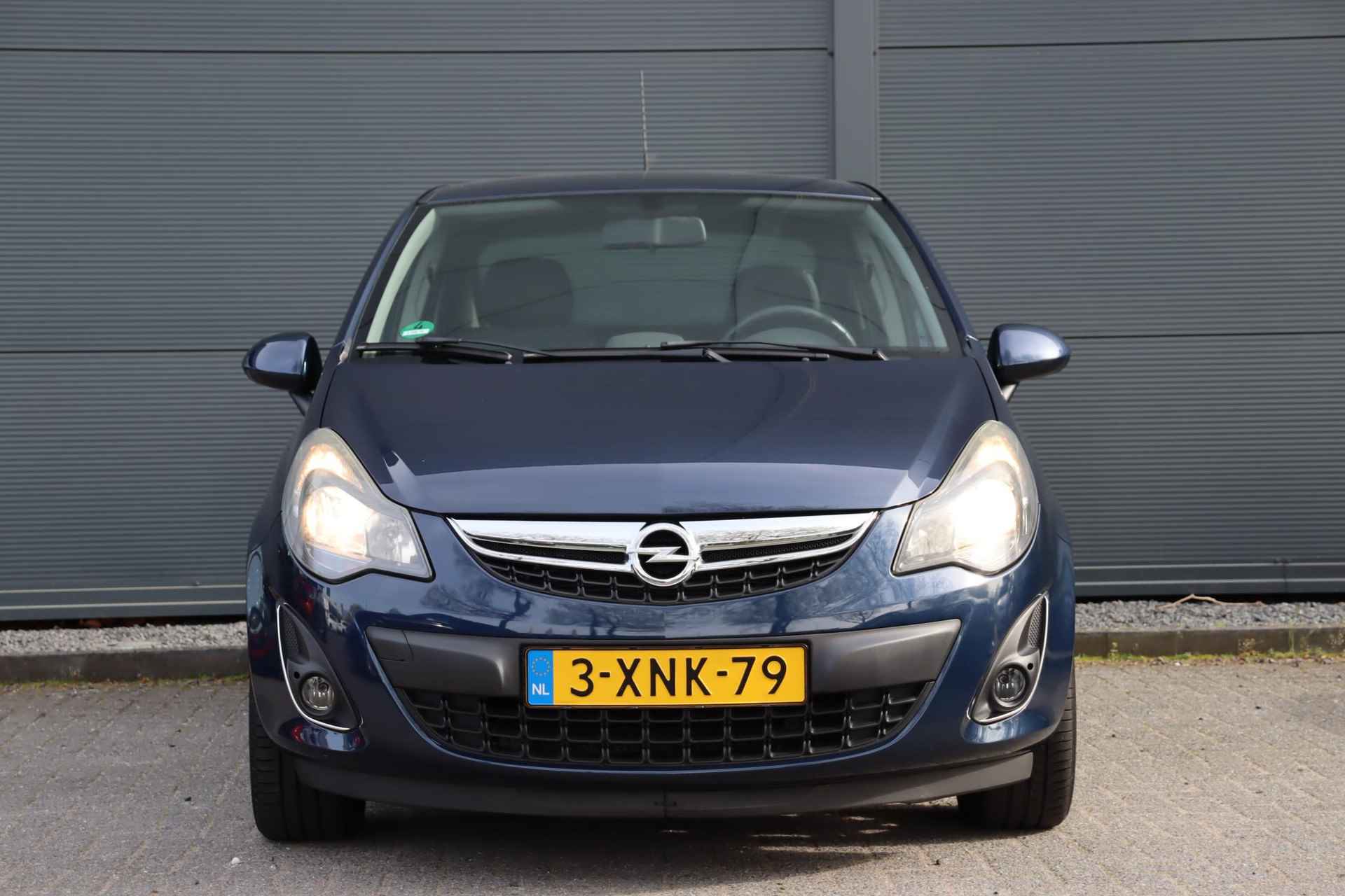 Opel Corsa 1.4-16V BlitZ / Navigatie / Parkeersensoren / Clima - 2/37