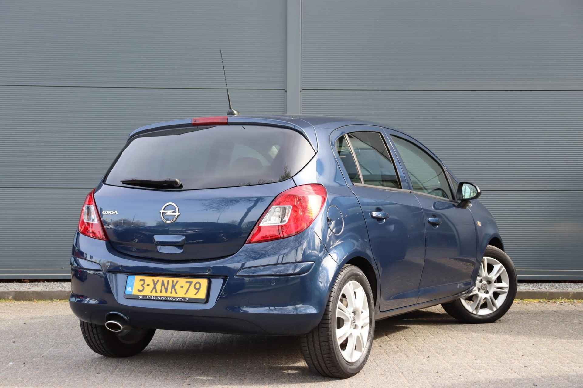 Opel Corsa 1.4-16V BlitZ / Navigatie / Parkeersensoren / Clima - 6/37