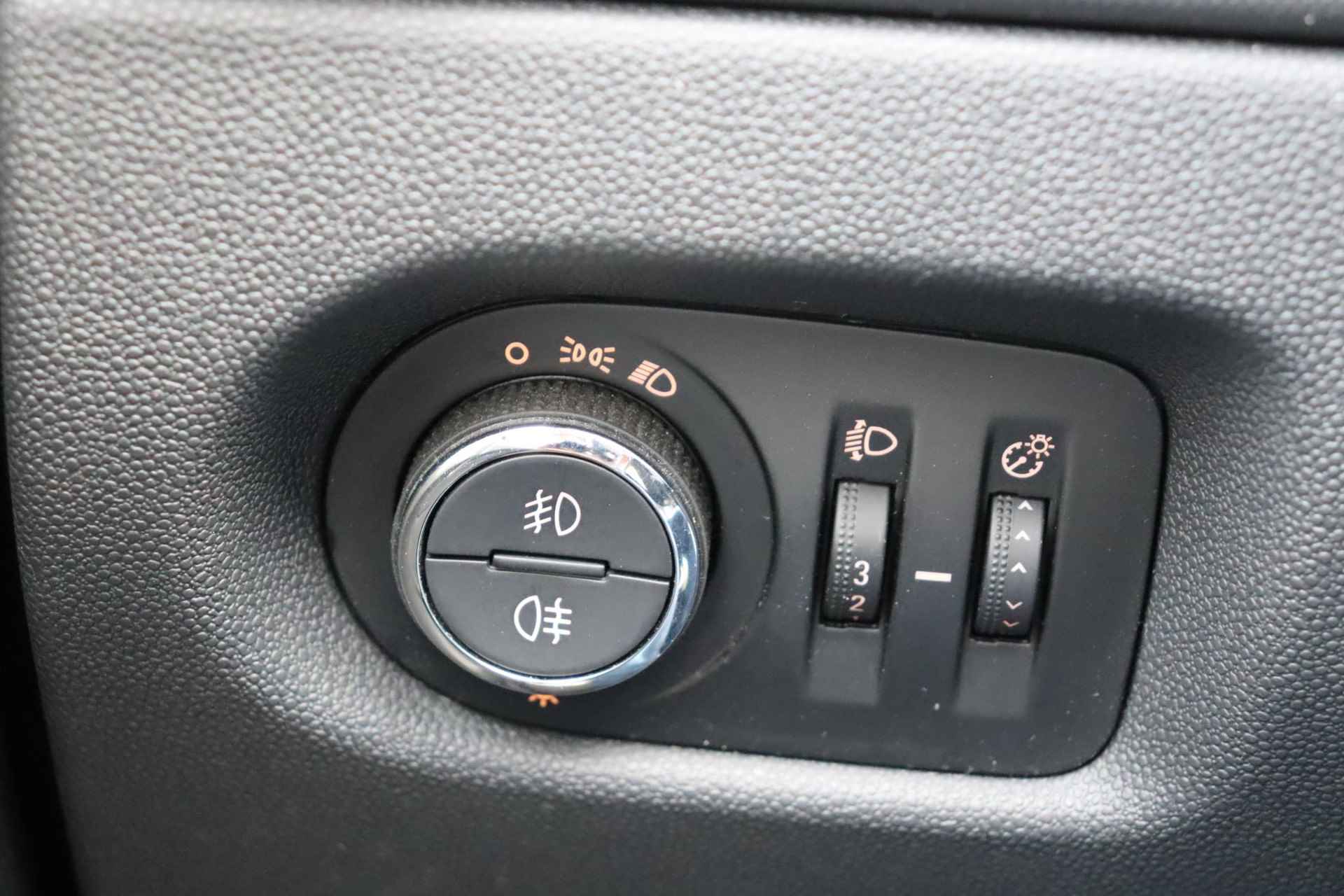 Opel Corsa 1.4-16V BlitZ / Navigatie / Parkeersensoren / Clima - 27/37