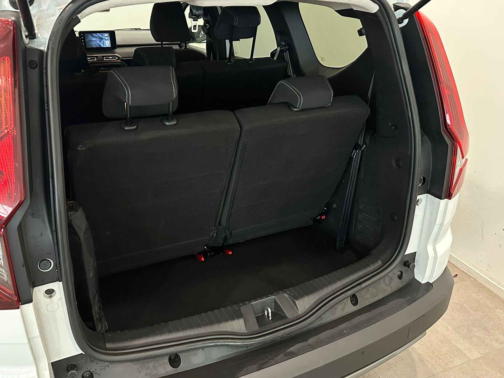 Dacia Jogger 1.0 TCe 110 Extreme 7p. | 7-persoons | Navigatie | Dodehoekdetectie | Parkeersensoren voor, achter en achteruitrijcamera | Apple Carplay/Android Auto - 6/26