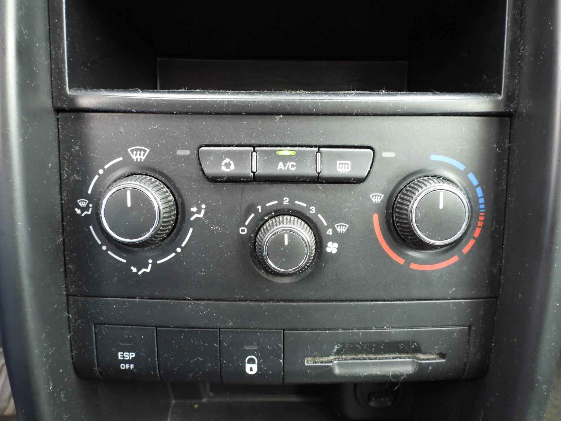 Peugeot 207 1.4 VTi Style AIRCO/BLUETOOTH/TREKHAAK! - 7/26