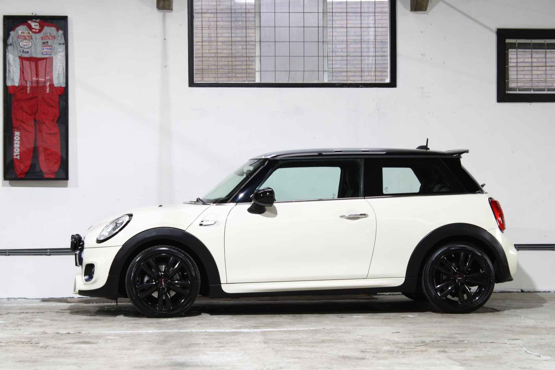 Mini Mini 1.5 Cooper King's Cross | JCW | LED | Navigatie | Parkeersensoren | Keyless | NL Auto | 1e Eigenaar | - 2/28