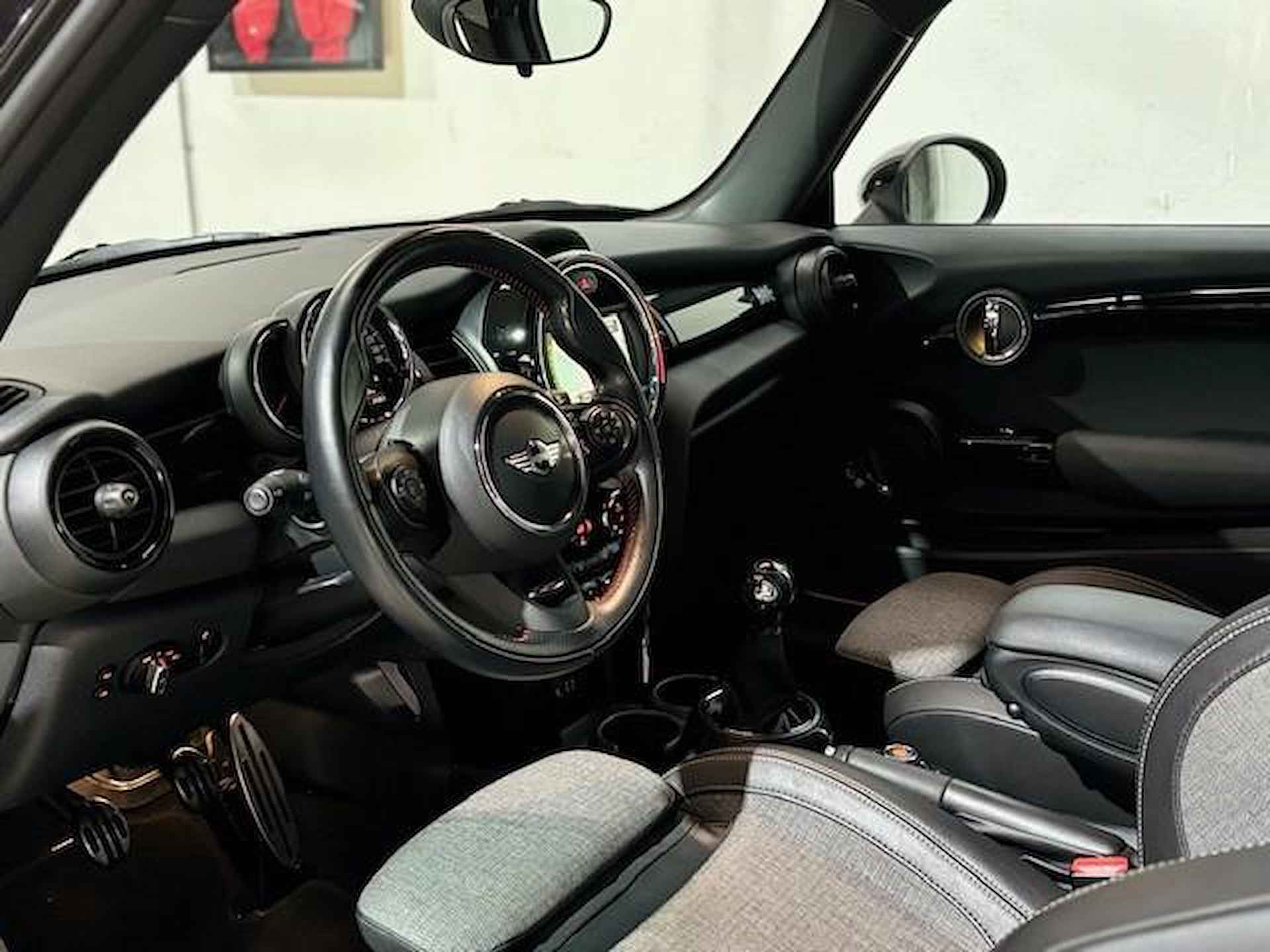 Mini Mini 1.5 Cooper King's Cross | JCW | LED | Navigatie | Parkeersensoren | Keyless | NL Auto | 1e Eigenaar | - 6/28