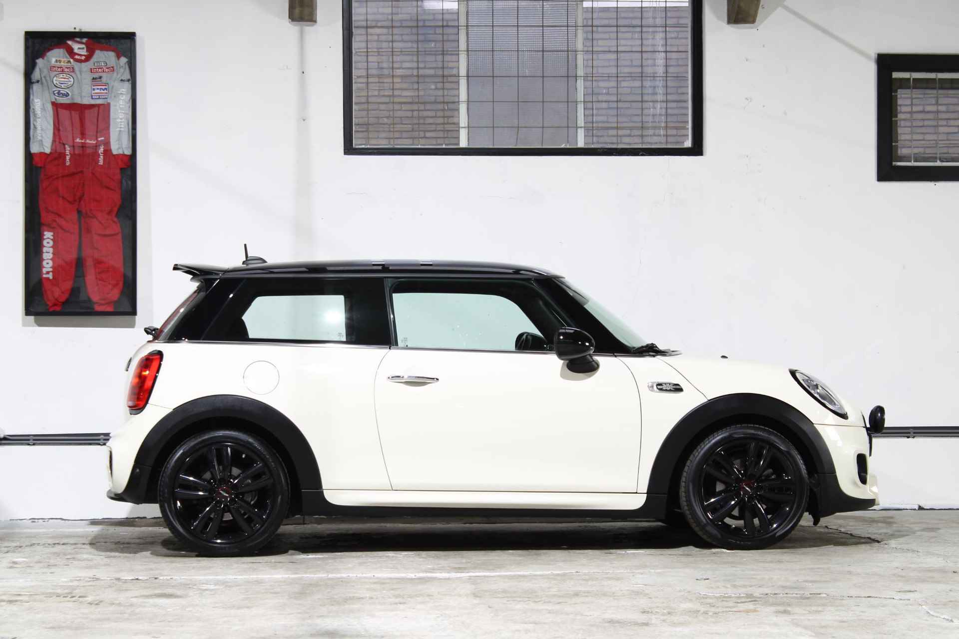 Mini Mini 1.5 Cooper King's Cross | JCW | LED | Navigatie | Parkeersensoren | Keyless | NL Auto | 1e Eigenaar | - 8/28