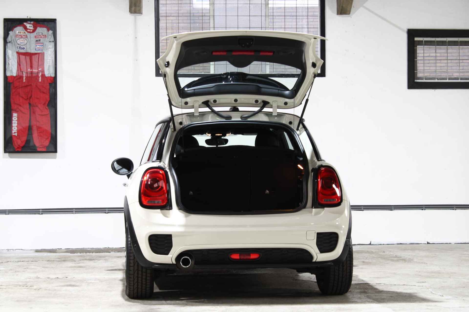 Mini Mini 1.5 Cooper King's Cross | JCW | LED | Navigatie | Parkeersensoren | Keyless | NL Auto | 1e Eigenaar | - 10/28